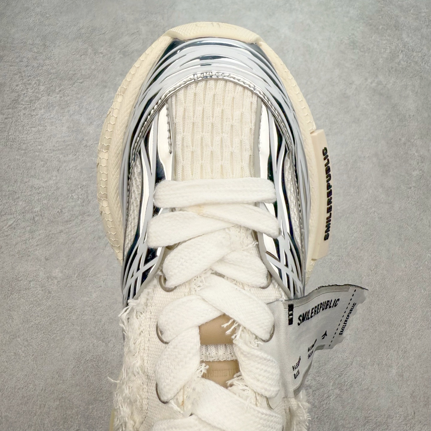 图片[4]-SMILEREPUBLIC SKYLINE 经典白色防滑增高低帮老爹鞋男女同款 SMILEREPUBLIC成立于2022年，是一个以Daily Street风格为主的街头鞋履品牌，设计灵感源自于人们脸上的笑容，鞋头部位的弯曲弧线，就像笑容的曲线一般。品牌更像是一个先行者，秉承着街头文化的潮流理念，诠释新世代积极乐观的生活态度，旨为那些热爱生活且乐观应对生活的人 尺码：35 36 37 38 39 40 41 42 43 44-选品中心