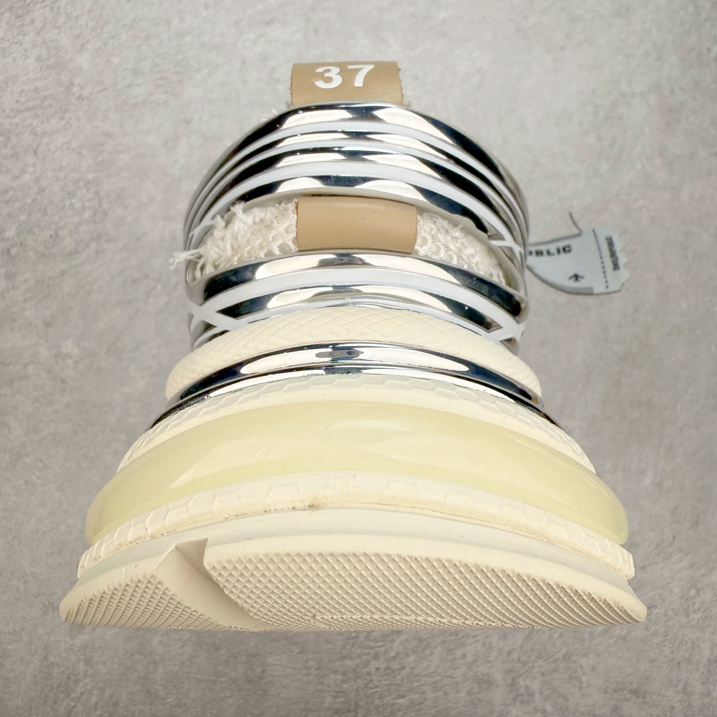 图片[8]-SMILEREPUBLIC SKYLINE 经典白色防滑增高低帮老爹鞋男女同款 SMILEREPUBLIC成立于2022年，是一个以Daily Street风格为主的街头鞋履品牌，设计灵感源自于人们脸上的笑容，鞋头部位的弯曲弧线，就像笑容的曲线一般。品牌更像是一个先行者，秉承着街头文化的潮流理念，诠释新世代积极乐观的生活态度，旨为那些热爱生活且乐观应对生活的人 尺码：35 36 37 38 39 40 41 42 43 44-选品中心