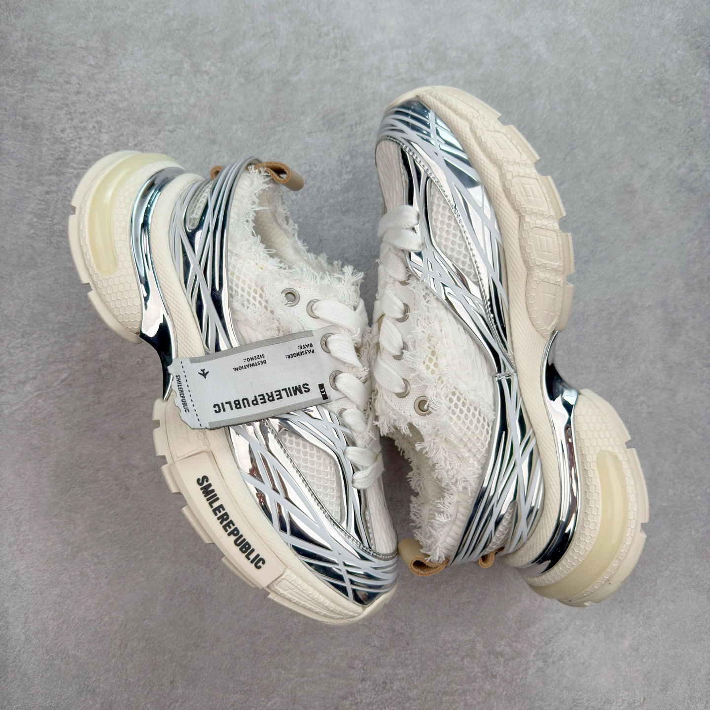图片[3]-SMILEREPUBLIC SKYLINE 经典白色防滑增高低帮老爹鞋男女同款 SMILEREPUBLIC成立于2022年，是一个以Daily Street风格为主的街头鞋履品牌，设计灵感源自于人们脸上的笑容，鞋头部位的弯曲弧线，就像笑容的曲线一般。品牌更像是一个先行者，秉承着街头文化的潮流理念，诠释新世代积极乐观的生活态度，旨为那些热爱生活且乐观应对生活的人 尺码：35 36 37 38 39 40 41 42 43 44-选品中心
