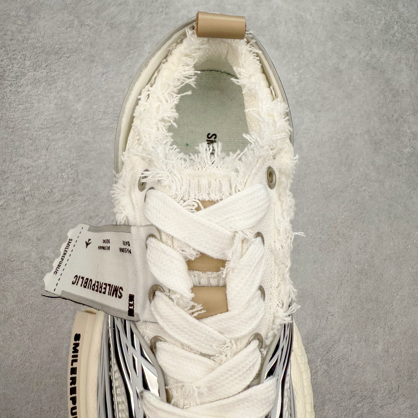 图片[5]-SMILEREPUBLIC SKYLINE 经典白色防滑增高低帮老爹鞋男女同款 SMILEREPUBLIC成立于2022年，是一个以Daily Street风格为主的街头鞋履品牌，设计灵感源自于人们脸上的笑容，鞋头部位的弯曲弧线，就像笑容的曲线一般。品牌更像是一个先行者，秉承着街头文化的潮流理念，诠释新世代积极乐观的生活态度，旨为那些热爱生活且乐观应对生活的人 尺码：35 36 37 38 39 40 41 42 43 44-选品中心