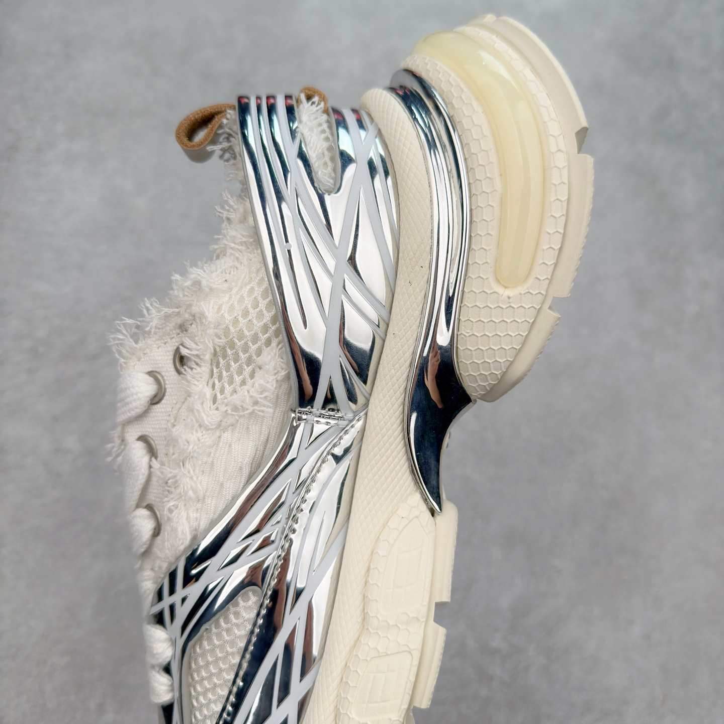 图片[7]-SMILEREPUBLIC SKYLINE 经典白色防滑增高低帮老爹鞋男女同款 SMILEREPUBLIC成立于2022年，是一个以Daily Street风格为主的街头鞋履品牌，设计灵感源自于人们脸上的笑容，鞋头部位的弯曲弧线，就像笑容的曲线一般。品牌更像是一个先行者，秉承着街头文化的潮流理念，诠释新世代积极乐观的生活态度，旨为那些热爱生活且乐观应对生活的人 尺码：35 36 37 38 39 40 41 42 43 44-选品中心