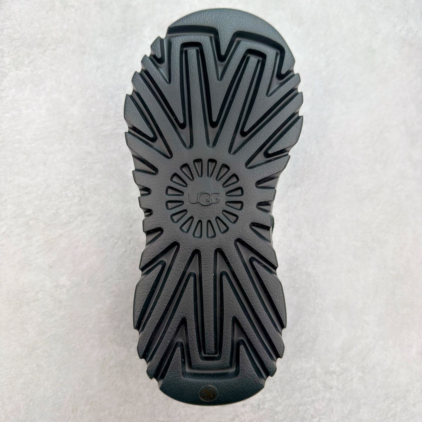 图片[9]-＃SP原厂 UGG 6912 Tasman Lug 绒面革圆头轻盈低帮生活休闲鞋凉鞋 全鞋采用ZP同厂 隆丰A级澳洲进口羊皮毛一体 品牌代工厂生产线 完全遵循ZP工艺流程 代工厂原厂版师 秉承无原鞋不开发选择 注重每一处细节 市面最正版型 TREADLITE\\\”轻翼\\\”科技外底 轻便/耐用/柔韧/桩型【售后郑重承诺】一个月内若出现重大脱胶/断底等质量问题 直接为您换新！尺码：35 36 37 38 39 40-选品中心