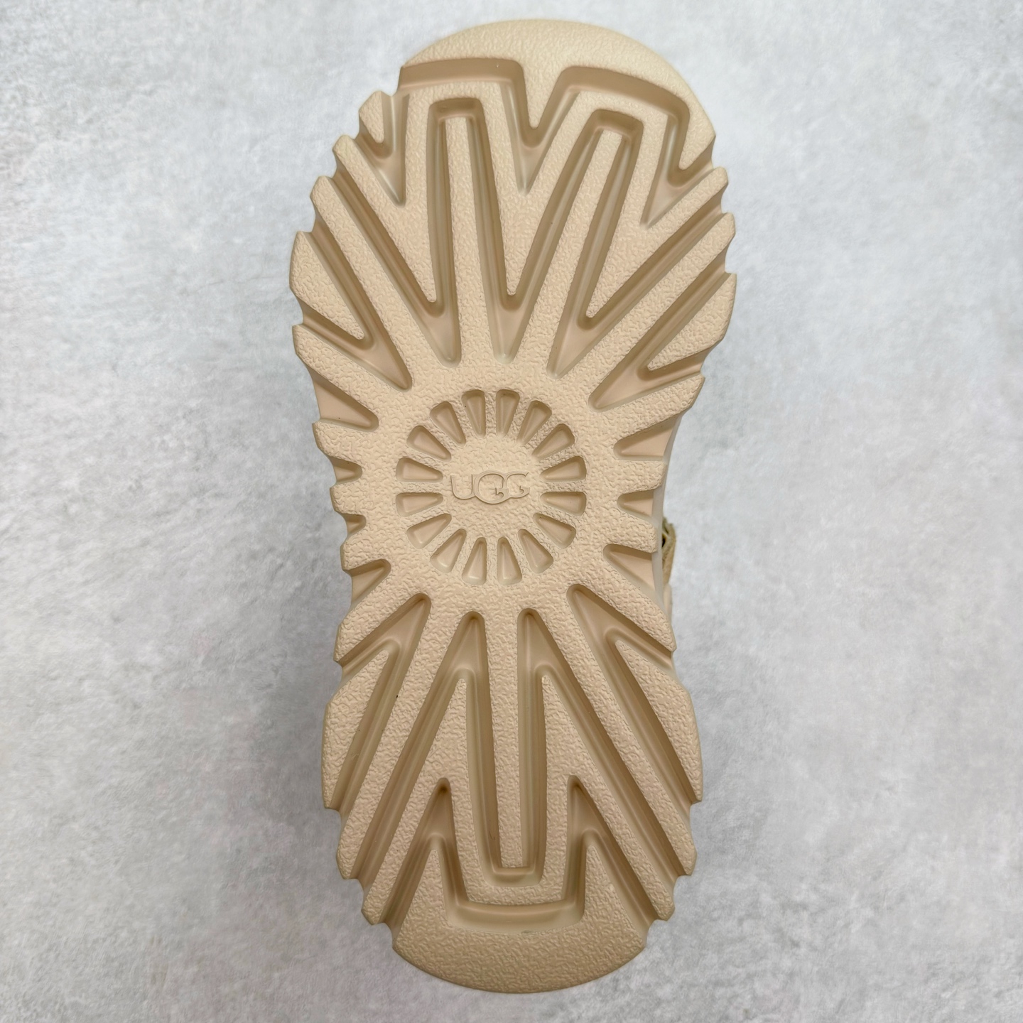 图片[7]-＃SP原厂 UGG 6912 Tasman Lug 绒面革圆头轻盈低帮生活休闲鞋凉鞋 全鞋采用ZP同厂 隆丰A级澳洲进口羊皮毛一体 品牌代工厂生产线 完全遵循ZP工艺流程 代工厂原厂版师 秉承无原鞋不开发选择 注重每一处细节 市面最正版型 TREADLITE\\\”轻翼\\\”科技外底 轻便/耐用/柔韧/桩型【售后郑重承诺】一个月内若出现重大脱胶/断底等质量问题 直接为您换新！尺码：35 36 37 38 39 40-选品中心