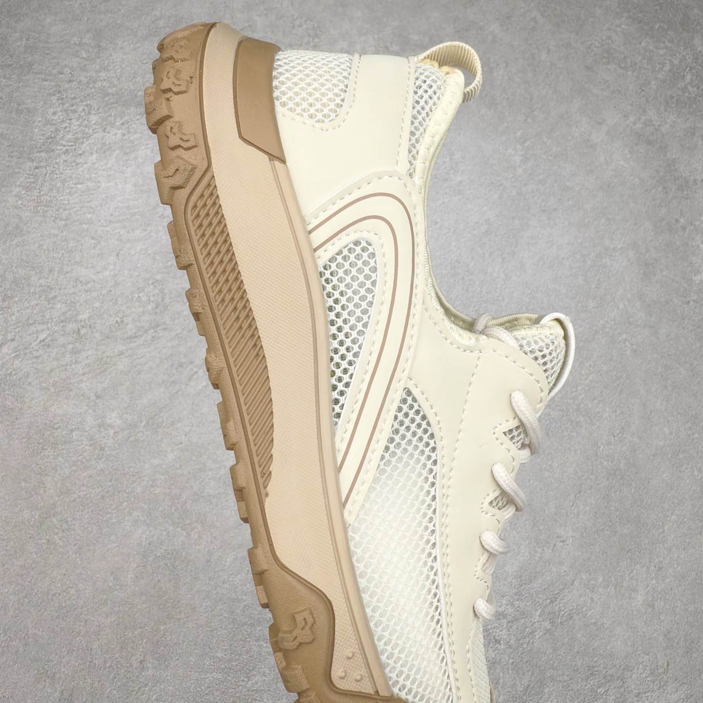 图片[6]-Ecco/爱步 全速系列低帮系带运动休闲夏季网布鞋 甄选牛皮鞋面 细腻亲肤清爽 多种拼接设计 时尚有型 潮流穿搭 粘条设计 操作简单，舒适合脚穿脱方便 舒适内里材质，细腻贴脚 亲肤舒适不伤脚 搭配柔软鞋垫 有效缓压 橡胶大底，简约不简单 在不同环境下，都能提供优秀的抓地力和耐损效果 潮弄风尚 不羁腔调 尺码：39 40 41 42 43 44（皮鞋码）-选品中心