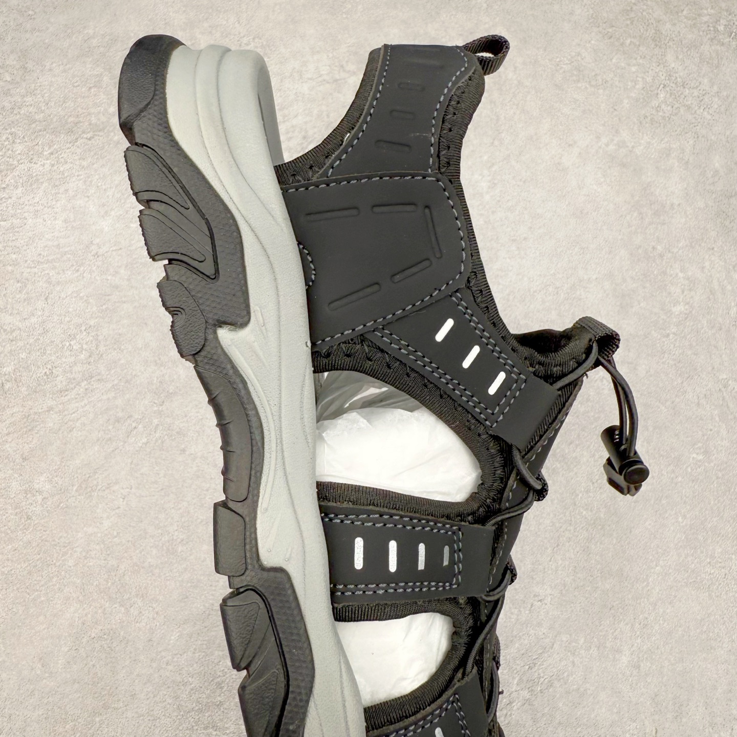 图片[6]-Ecco/爱步 境界系列25ss夏季舒适防滑魔术贴包头凉鞋 甄选牛皮鞋面 细腻亲肤清爽 多种拼接设计 时尚有型 潮流穿搭 粘条设计 操作简单，舒适合脚穿脱方便 舒适内里材质，细腻贴脚 亲肤舒适不伤脚 搭配柔软鞋垫 有效缓压 橡胶大底，简约不简单 在不同环境下，都能提供优秀的抓地力和耐损效果 潮弄风尚 不羁腔调 尺码：39 40 41 42 43 44（皮鞋码）-选品中心