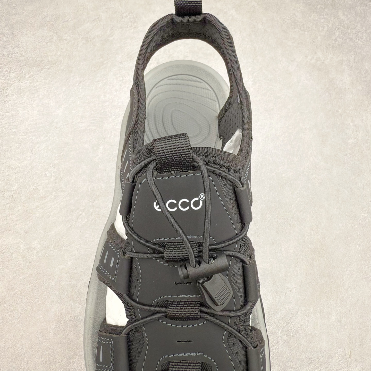 图片[5]-Ecco/爱步 境界系列25ss夏季舒适防滑魔术贴包头凉鞋 甄选牛皮鞋面 细腻亲肤清爽 多种拼接设计 时尚有型 潮流穿搭 粘条设计 操作简单，舒适合脚穿脱方便 舒适内里材质，细腻贴脚 亲肤舒适不伤脚 搭配柔软鞋垫 有效缓压 橡胶大底，简约不简单 在不同环境下，都能提供优秀的抓地力和耐损效果 潮弄风尚 不羁腔调 尺码：39 40 41 42 43 44（皮鞋码）-选品中心