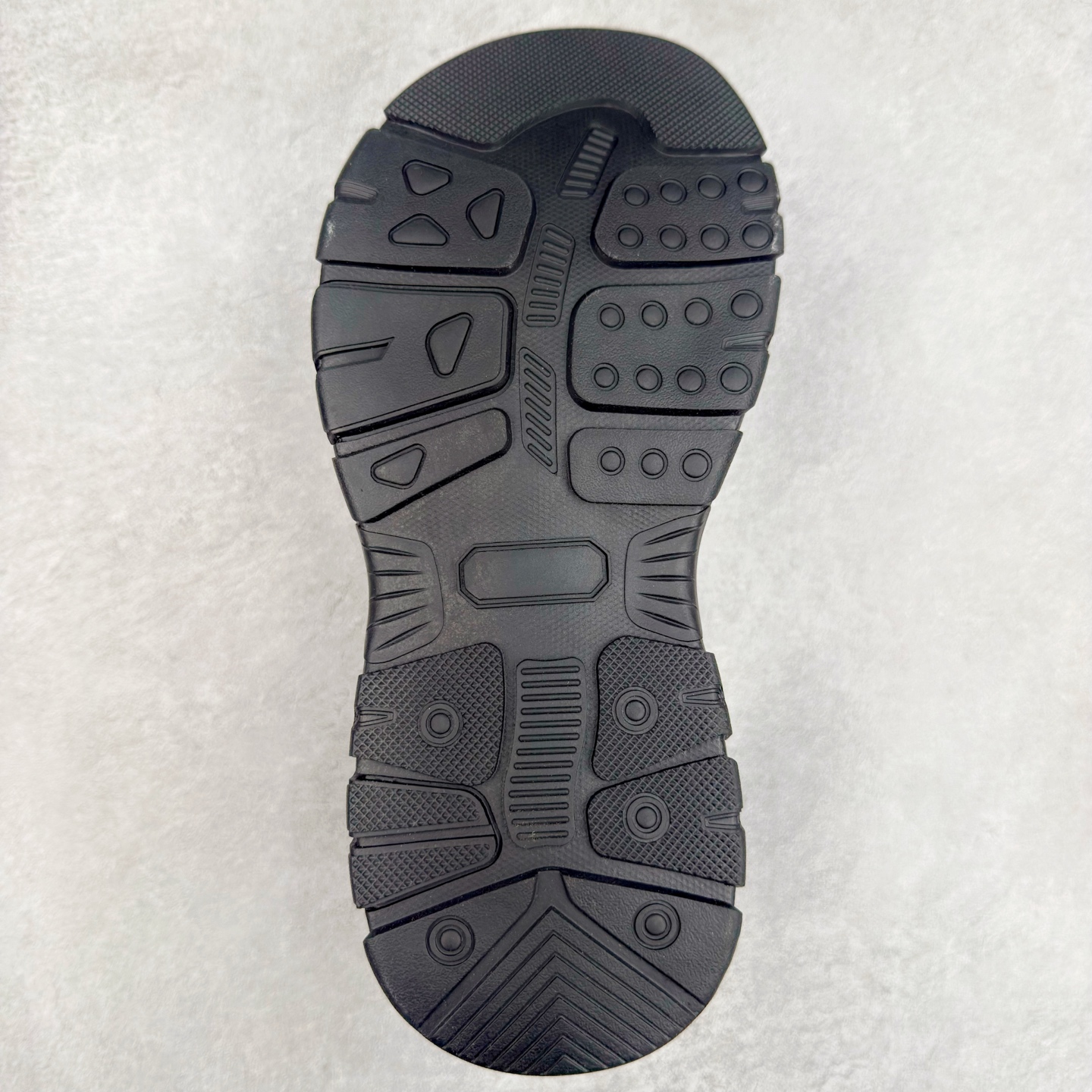 图片[9]-Ecco/爱步 境界系列25ss夏季舒适防滑魔术贴包头凉鞋 甄选牛皮鞋面 细腻亲肤清爽 多种拼接设计 时尚有型 潮流穿搭 粘条设计 操作简单，舒适合脚穿脱方便 舒适内里材质，细腻贴脚 亲肤舒适不伤脚 搭配柔软鞋垫 有效缓压 橡胶大底，简约不简单 在不同环境下，都能提供优秀的抓地力和耐损效果 潮弄风尚 不羁腔调 尺码：39 40 41 42 43 44（皮鞋码）-选品中心