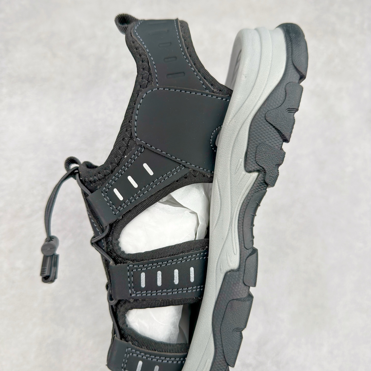 图片[7]-Ecco/爱步 境界系列25ss夏季舒适防滑魔术贴包头凉鞋 甄选牛皮鞋面 细腻亲肤清爽 多种拼接设计 时尚有型 潮流穿搭 粘条设计 操作简单，舒适合脚穿脱方便 舒适内里材质，细腻贴脚 亲肤舒适不伤脚 搭配柔软鞋垫 有效缓压 橡胶大底，简约不简单 在不同环境下，都能提供优秀的抓地力和耐损效果 潮弄风尚 不羁腔调 尺码：39 40 41 42 43 44（皮鞋码）-选品中心