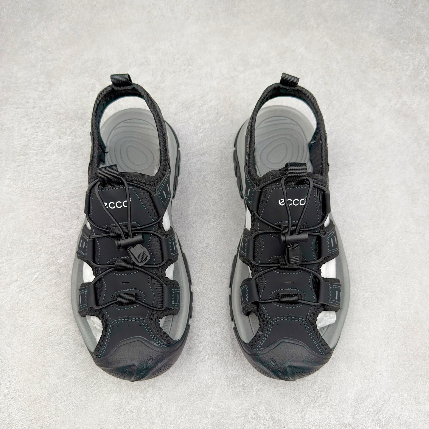 图片[2]-Ecco/爱步 境界系列25ss夏季舒适防滑魔术贴包头凉鞋 甄选牛皮鞋面 细腻亲肤清爽 多种拼接设计 时尚有型 潮流穿搭 粘条设计 操作简单，舒适合脚穿脱方便 舒适内里材质，细腻贴脚 亲肤舒适不伤脚 搭配柔软鞋垫 有效缓压 橡胶大底，简约不简单 在不同环境下，都能提供优秀的抓地力和耐损效果 潮弄风尚 不羁腔调 尺码：39 40 41 42 43 44（皮鞋码）-选品中心