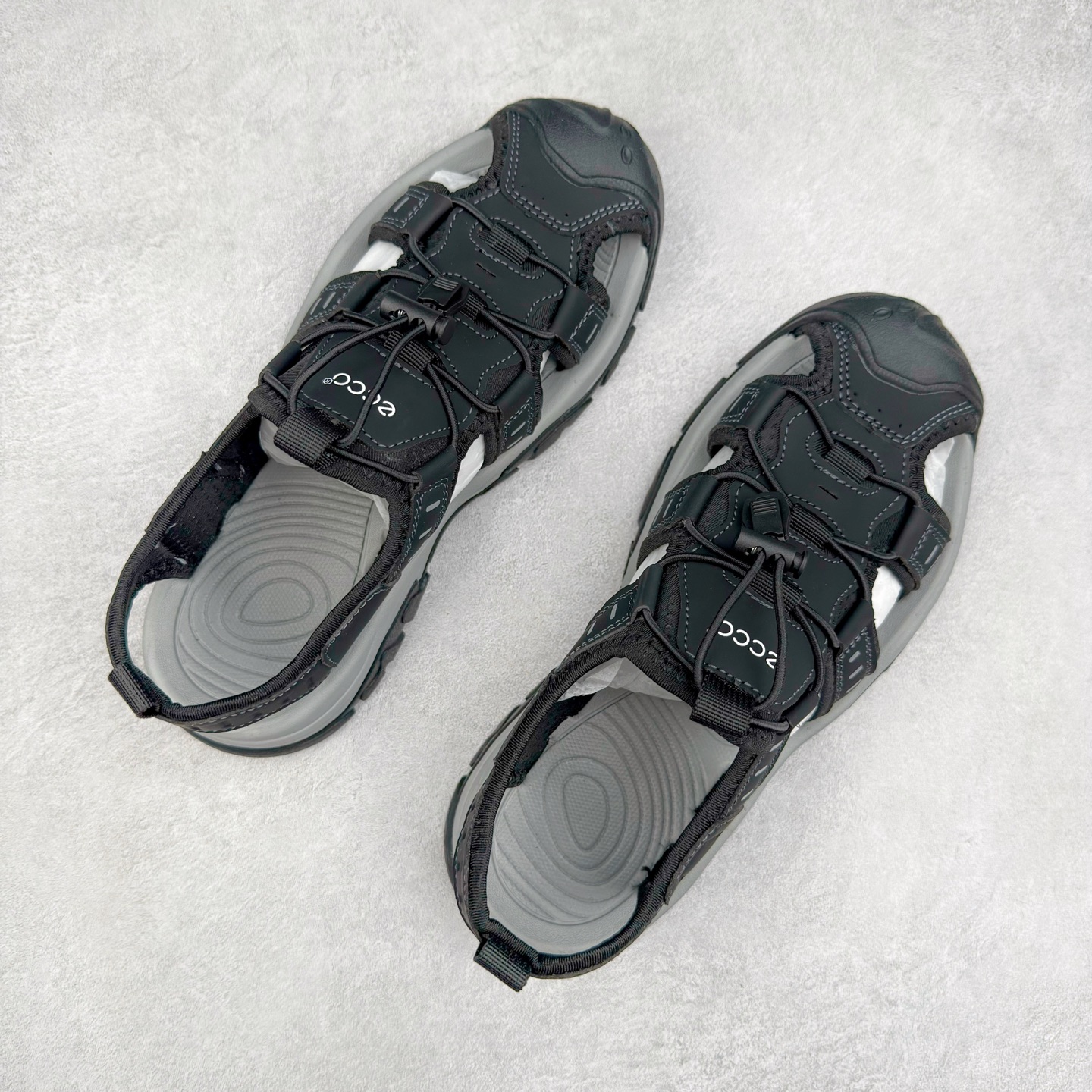 图片[3]-Ecco/爱步 境界系列25ss夏季舒适防滑魔术贴包头凉鞋 甄选牛皮鞋面 细腻亲肤清爽 多种拼接设计 时尚有型 潮流穿搭 粘条设计 操作简单，舒适合脚穿脱方便 舒适内里材质，细腻贴脚 亲肤舒适不伤脚 搭配柔软鞋垫 有效缓压 橡胶大底，简约不简单 在不同环境下，都能提供优秀的抓地力和耐损效果 潮弄风尚 不羁腔调 尺码：39 40 41 42 43 44（皮鞋码）-选品中心