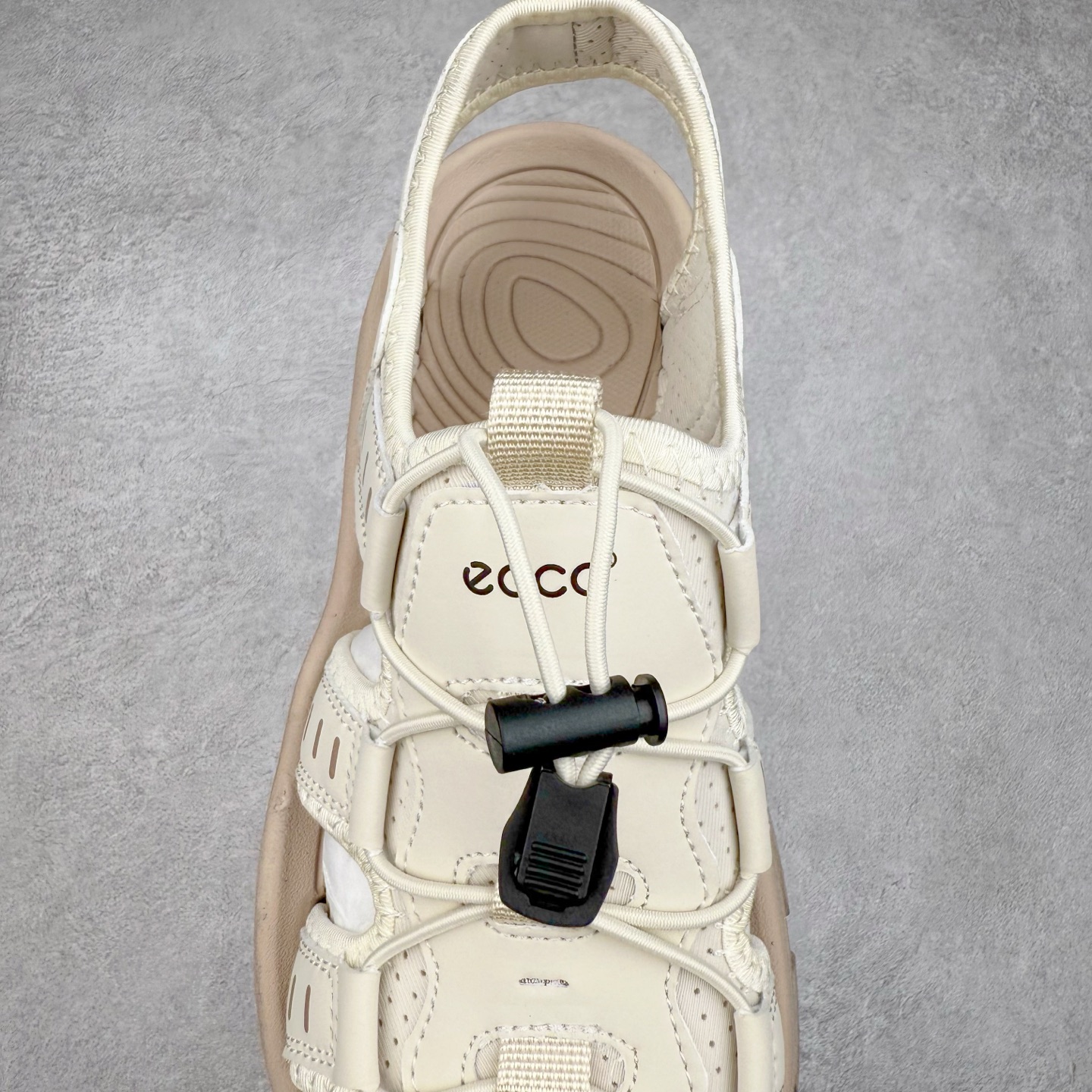 图片[5]-Ecco/爱步 境界系列25ss夏季舒适防滑魔术贴包头凉鞋 甄选牛皮鞋面 细腻亲肤清爽 多种拼接设计 时尚有型 潮流穿搭 粘条设计 操作简单，舒适合脚穿脱方便 舒适内里材质，细腻贴脚 亲肤舒适不伤脚 搭配柔软鞋垫 有效缓压 橡胶大底，简约不简单 在不同环境下，都能提供优秀的抓地力和耐损效果 潮弄风尚 不羁腔调 尺码：39 40 41 42 43 44（皮鞋码）-选品中心