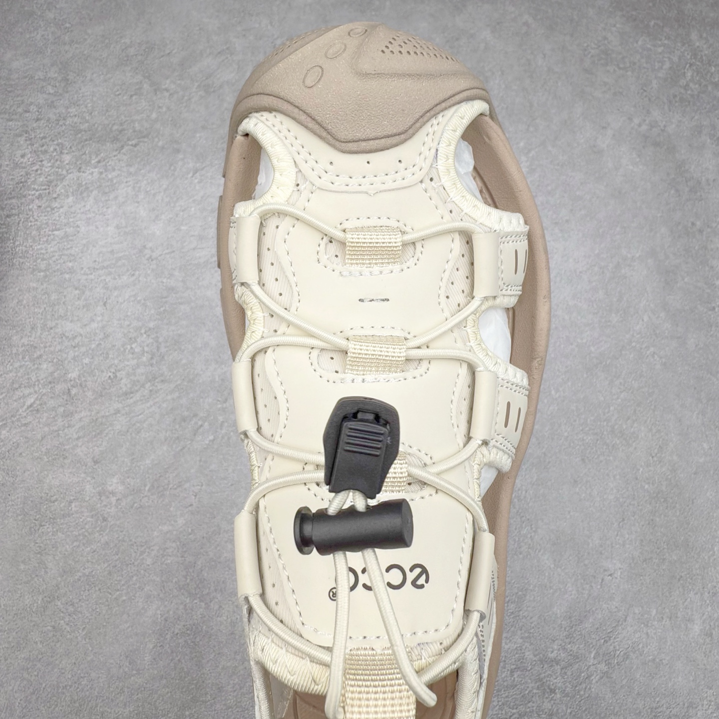 图片[4]-Ecco/爱步 境界系列25ss夏季舒适防滑魔术贴包头凉鞋 甄选牛皮鞋面 细腻亲肤清爽 多种拼接设计 时尚有型 潮流穿搭 粘条设计 操作简单，舒适合脚穿脱方便 舒适内里材质，细腻贴脚 亲肤舒适不伤脚 搭配柔软鞋垫 有效缓压 橡胶大底，简约不简单 在不同环境下，都能提供优秀的抓地力和耐损效果 潮弄风尚 不羁腔调 尺码：39 40 41 42 43 44（皮鞋码）-选品中心