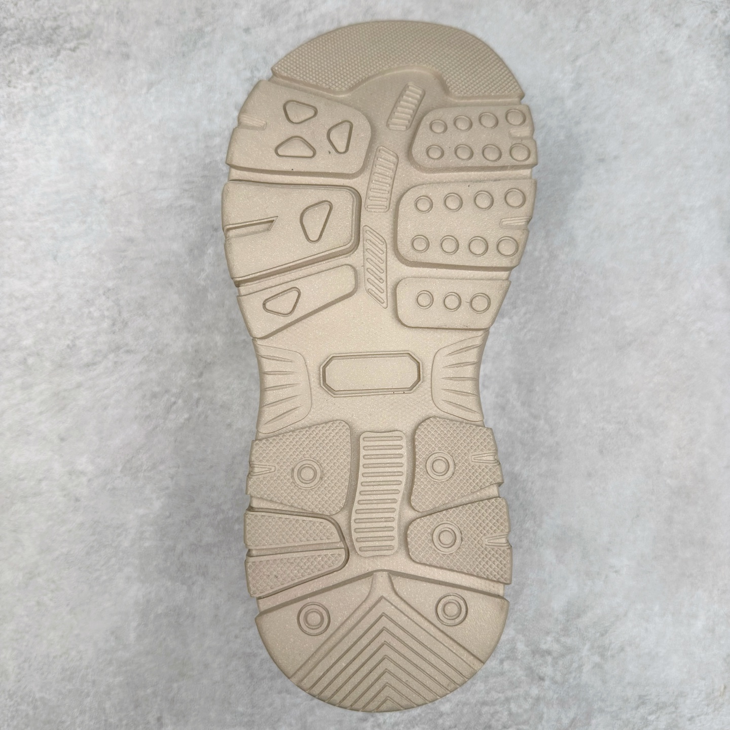 图片[9]-Ecco/爱步 境界系列25ss夏季舒适防滑魔术贴包头凉鞋 甄选牛皮鞋面 细腻亲肤清爽 多种拼接设计 时尚有型 潮流穿搭 粘条设计 操作简单，舒适合脚穿脱方便 舒适内里材质，细腻贴脚 亲肤舒适不伤脚 搭配柔软鞋垫 有效缓压 橡胶大底，简约不简单 在不同环境下，都能提供优秀的抓地力和耐损效果 潮弄风尚 不羁腔调 尺码：39 40 41 42 43 44（皮鞋码）-选品中心