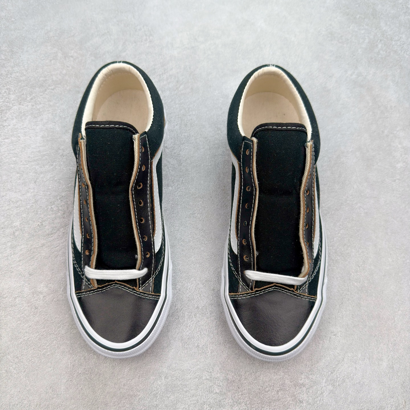 图片[2]-Vans OTW Old Skool 36 Vibram 万斯高端支线 余文乐同款 Vibram 定制大底 抗疲劳鞋垫带来极致的穿着体验 皮革+10盎司粗布拼接 打造精致质感 皮质切面呈现棕色 搭配白色车线 高级感十足 货号：VN000D2GBA21 尺码：35 36 36.5 37 38 38.5 39 40 40.5 41 42 42.5 43 44-选品中心