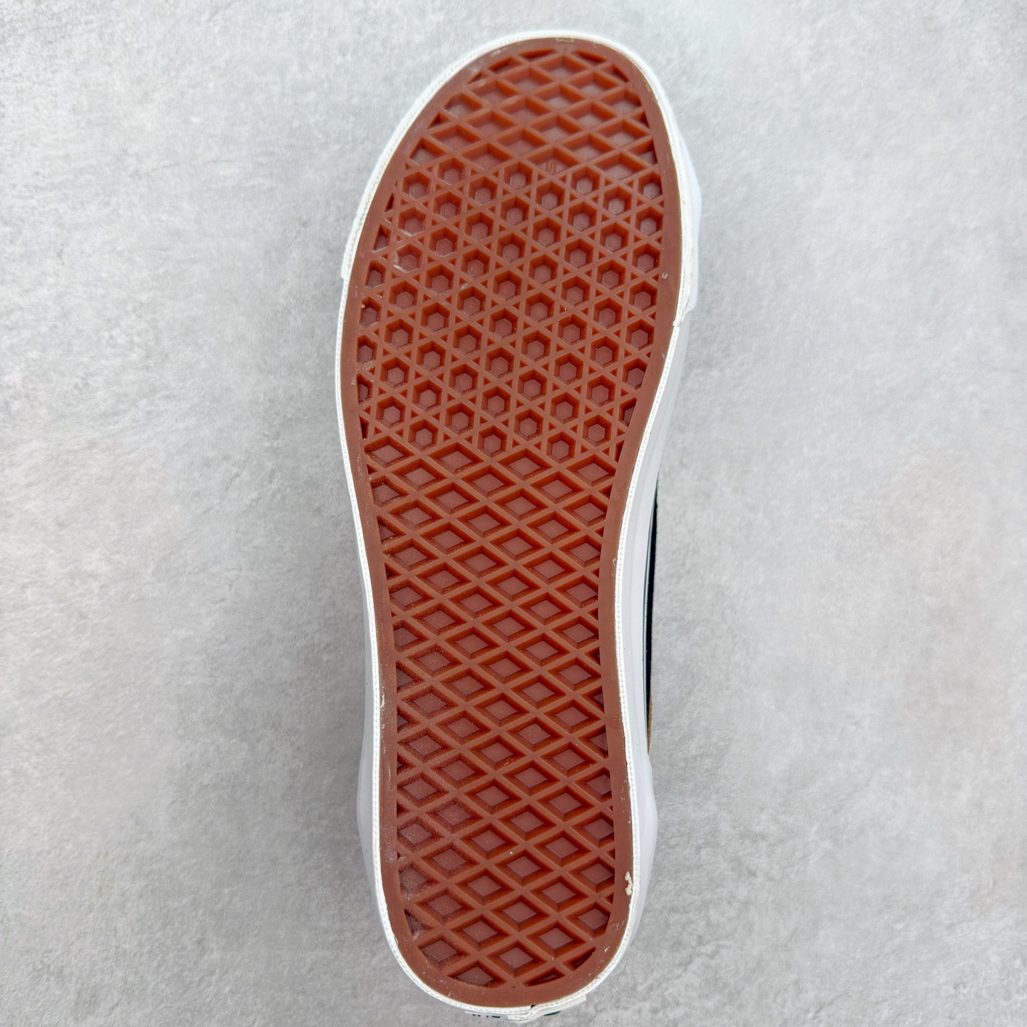 图片[9]-Vans OTW Old Skool 36 Vibram 万斯高端支线 余文乐同款 Vibram 定制大底 抗疲劳鞋垫带来极致的穿着体验 皮革+10盎司粗布拼接 打造精致质感 皮质切面呈现棕色 搭配白色车线 高级感十足 货号：VN000D2GBA21 尺码：35 36 36.5 37 38 38.5 39 40 40.5 41 42 42.5 43 44-选品中心