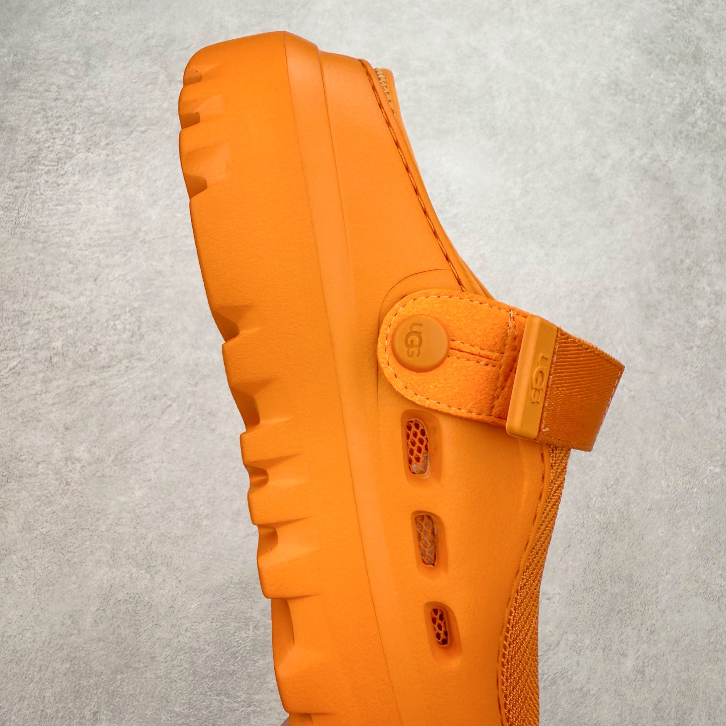 图片[6]-＃SP原厂 UGG 6912 Tasman Lug 绒面革圆头轻盈低帮生活休闲鞋凉鞋 全鞋采用ZP同厂 隆丰A级澳洲进口羊皮毛一体 品牌代工厂生产线 完全遵循ZP工艺流程 代工厂原厂版师 秉承无原鞋不开发选择 注重每一处细节 市面最正版型 TREADLITE\\\”轻翼\\\”科技外底 轻便/耐用/柔韧/桩型【售后郑重承诺】一个月内若出现重大脱胶/断底等质量问题 直接为您换新！尺码：35 36 37 38 39 40-选品中心