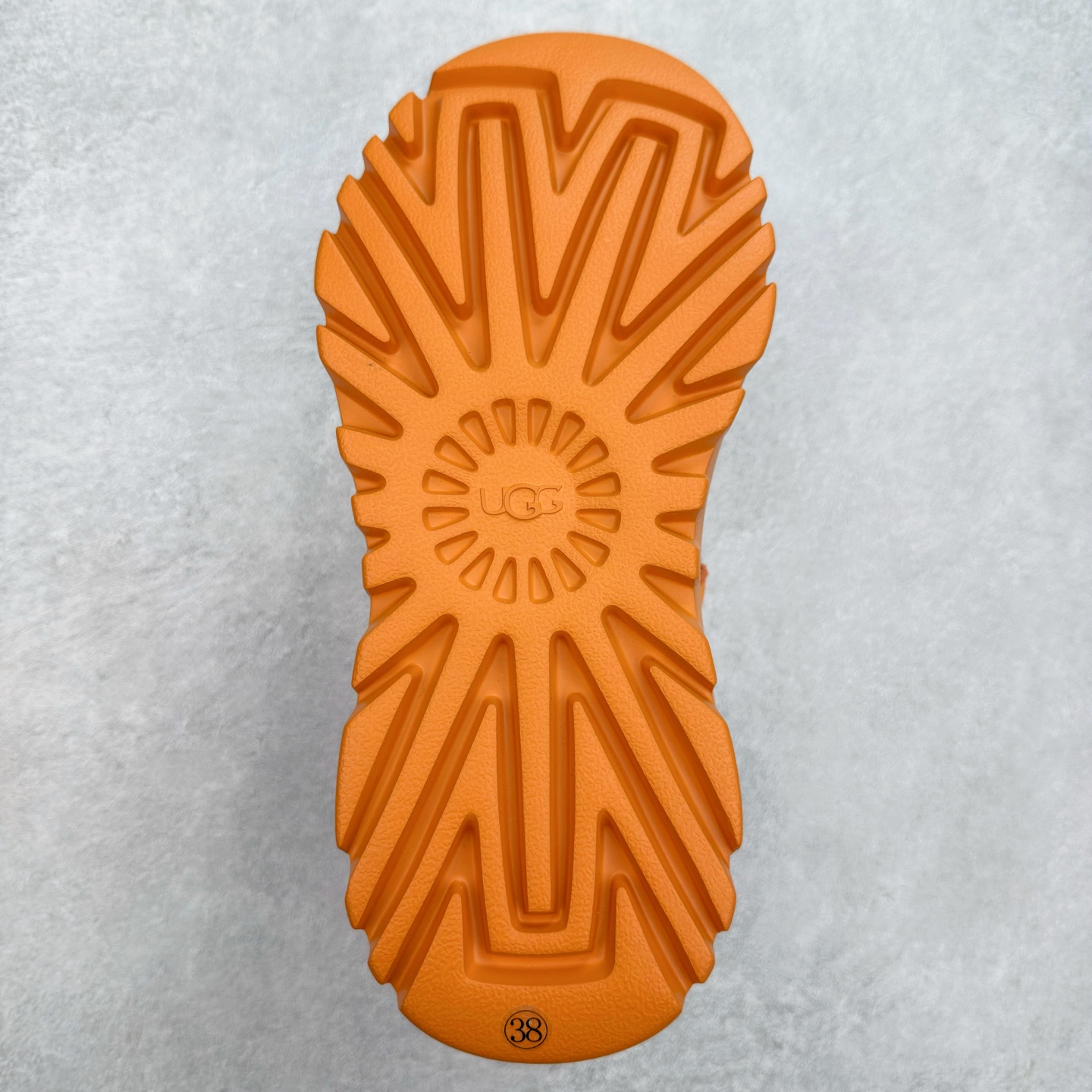 图片[9]-＃SP原厂 UGG 6912 Tasman Lug 绒面革圆头轻盈低帮生活休闲鞋凉鞋 全鞋采用ZP同厂 隆丰A级澳洲进口羊皮毛一体 品牌代工厂生产线 完全遵循ZP工艺流程 代工厂原厂版师 秉承无原鞋不开发选择 注重每一处细节 市面最正版型 TREADLITE\\\”轻翼\\\”科技外底 轻便/耐用/柔韧/桩型【售后郑重承诺】一个月内若出现重大脱胶/断底等质量问题 直接为您换新！尺码：35 36 37 38 39 40-选品中心