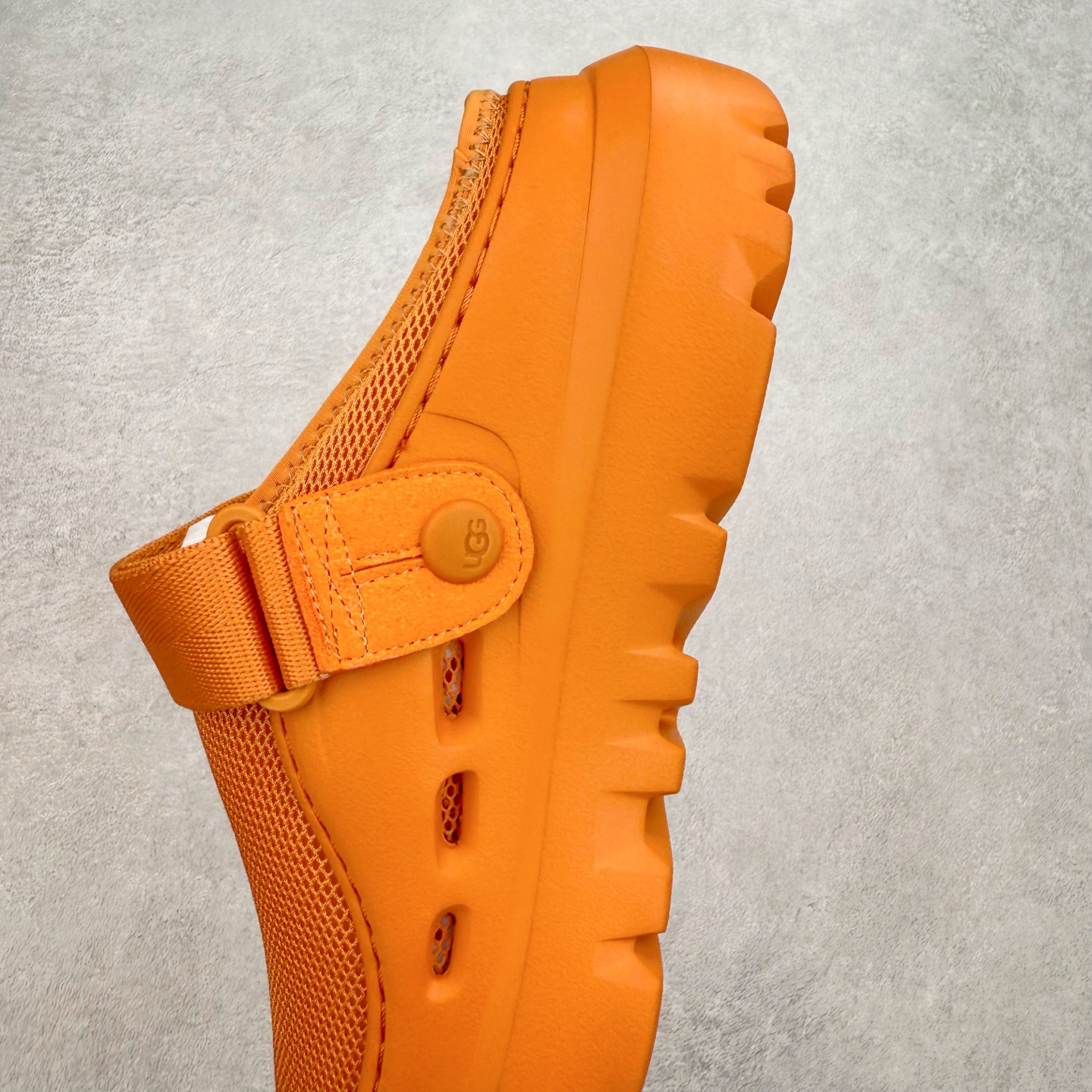 图片[7]-＃SP原厂 UGG 6912 Tasman Lug 绒面革圆头轻盈低帮生活休闲鞋凉鞋 全鞋采用ZP同厂 隆丰A级澳洲进口羊皮毛一体 品牌代工厂生产线 完全遵循ZP工艺流程 代工厂原厂版师 秉承无原鞋不开发选择 注重每一处细节 市面最正版型 TREADLITE\\\”轻翼\\\”科技外底 轻便/耐用/柔韧/桩型【售后郑重承诺】一个月内若出现重大脱胶/断底等质量问题 直接为您换新！尺码：35 36 37 38 39 40-选品中心