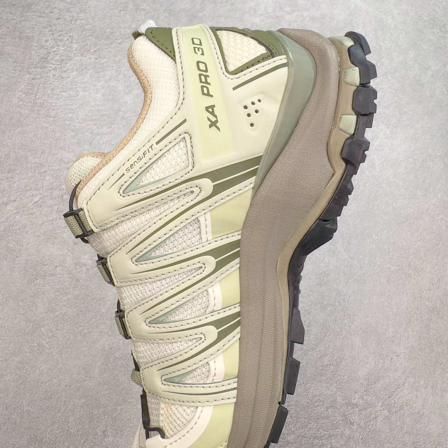 图片[7]-＃福利特价 SALOMON XA Pro 3D ADV 萨洛蒙潮流越野机能户外功能鞋 纯原外贸平台特供订单 耗时半年巨作 全套原纸板楦头开发 原厂特供网布配套加持 确保原汁原味 完美呈现版型 原档数据独家私模五层组合大底 原装Ortholite轻量化鞋垫 中底布带钢印编号 原厂TPU锁扣 进口港宝加持 后跟自然饱满 还原公司包裹性 鞋面采用SENSIFT贴合技术 全方位贴合包裹脚型 鞋跟部鞋底牵引设计 提供强大的抓地性能 更适应野外崎岖不平的道路 其3D ADVANCED CHASSIS底盘 材料轻量大化 钉齿设计更具稳定性 防护性 鞋底易磨损区运用CONTAGRIP高耐磨材料 应对城市硬质路面长距离跑考验 尺码：36 36.5 37.5 38 38.5 39 40 40.5 41 42 42.5 43 44 44.5 45-选品中心