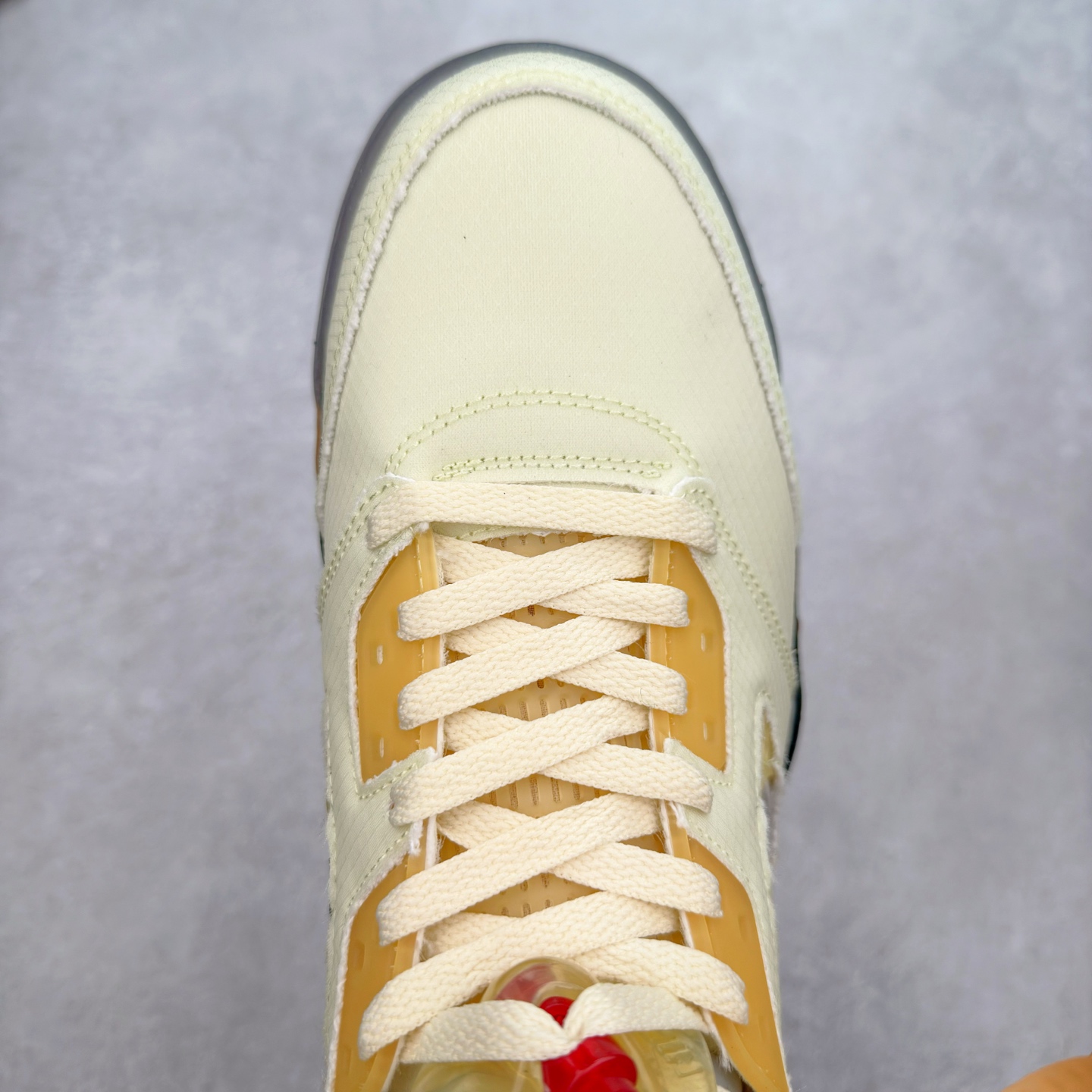 图片[4]-Off-White™ x Air Jordan Retro AJ5 OW联名白蝉翼 DH8565-100 外贸订单 全套原纸板楦头开发 确保原汁原味 完美呈现五代版型 定制优质皮料 完美鞋型匹配公司货 正确TPU鞋舌锁扣 最新原厂底模 大底卡色咬花完美 鞋柜必备鞋款 终端现货供应 尺码：39 40 40.5 41 42 42.5 43 44 44.5 45 46 47.5-选品中心