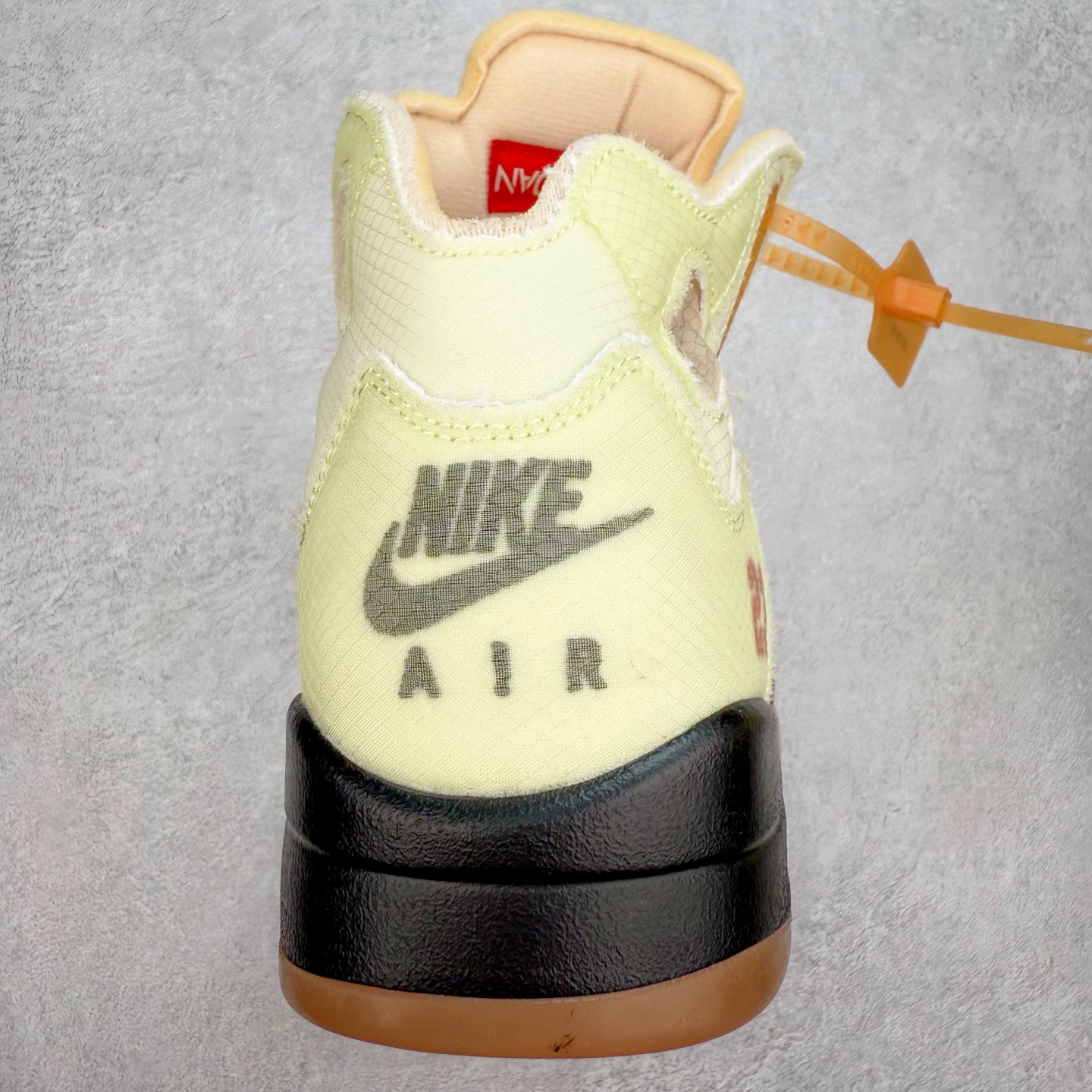 图片[8]-Off-White™ x Air Jordan Retro AJ5 OW联名白蝉翼 DH8565-100 外贸订单 全套原纸板楦头开发 确保原汁原味 完美呈现五代版型 定制优质皮料 完美鞋型匹配公司货 正确TPU鞋舌锁扣 最新原厂底模 大底卡色咬花完美 鞋柜必备鞋款 终端现货供应 尺码：39 40 40.5 41 42 42.5 43 44 44.5 45 46 47.5-选品中心