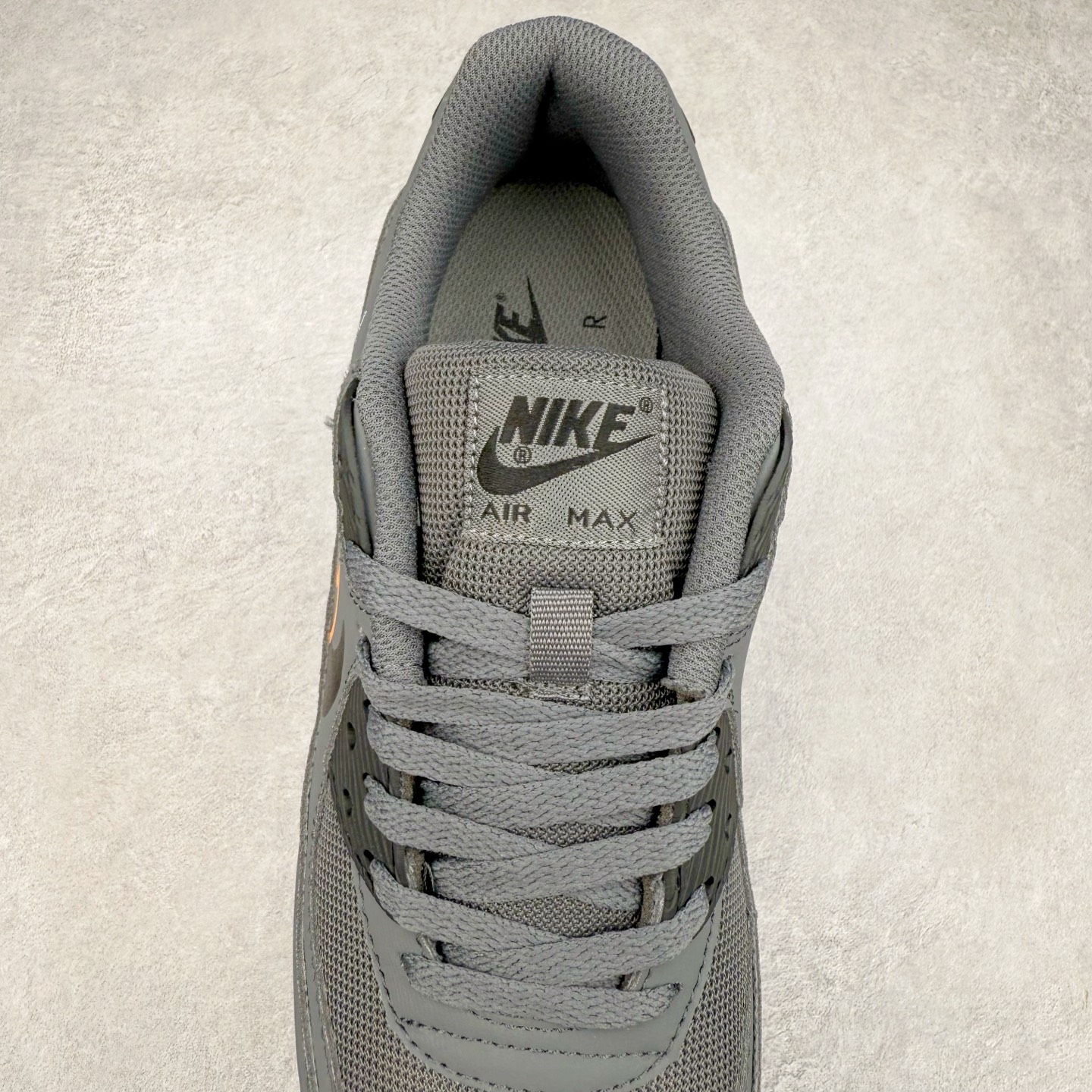 图片[5]-＃MX版 NK Air MAX 90 气垫复古减震跑步鞋 FN7785-001 经典重温 独家陆续补货 外单专供大厂出品 品质稳定 一百余色 终端操作 Air Max 90于1990年推出 来自Air Max系列 在Air Max 1的基础上改进而得 增加了气垫面积 外型上也更为流线 最特別的就是加入了菱纹塑胶嵌板 为Air Max 90增添了许多潮流气息 皮革鞋面 造就出色耐穿性和支撑力 Max Air缓震配置搭配泡棉中底 令Air Max 90轻盈而舒适 华夫格橡胶外底 铸就Air Max 90非凡的抓地力 而Air Max 90不仅是一双跑鞋 它成功跨越了时间的演进 成为了球鞋文化与潮流圈中最熟为人知的鞋款之一 尺码：36 36.5 37.5 38 38.5 39 40 40.5 41 42 42.5 43 44 44.5 45-选品中心