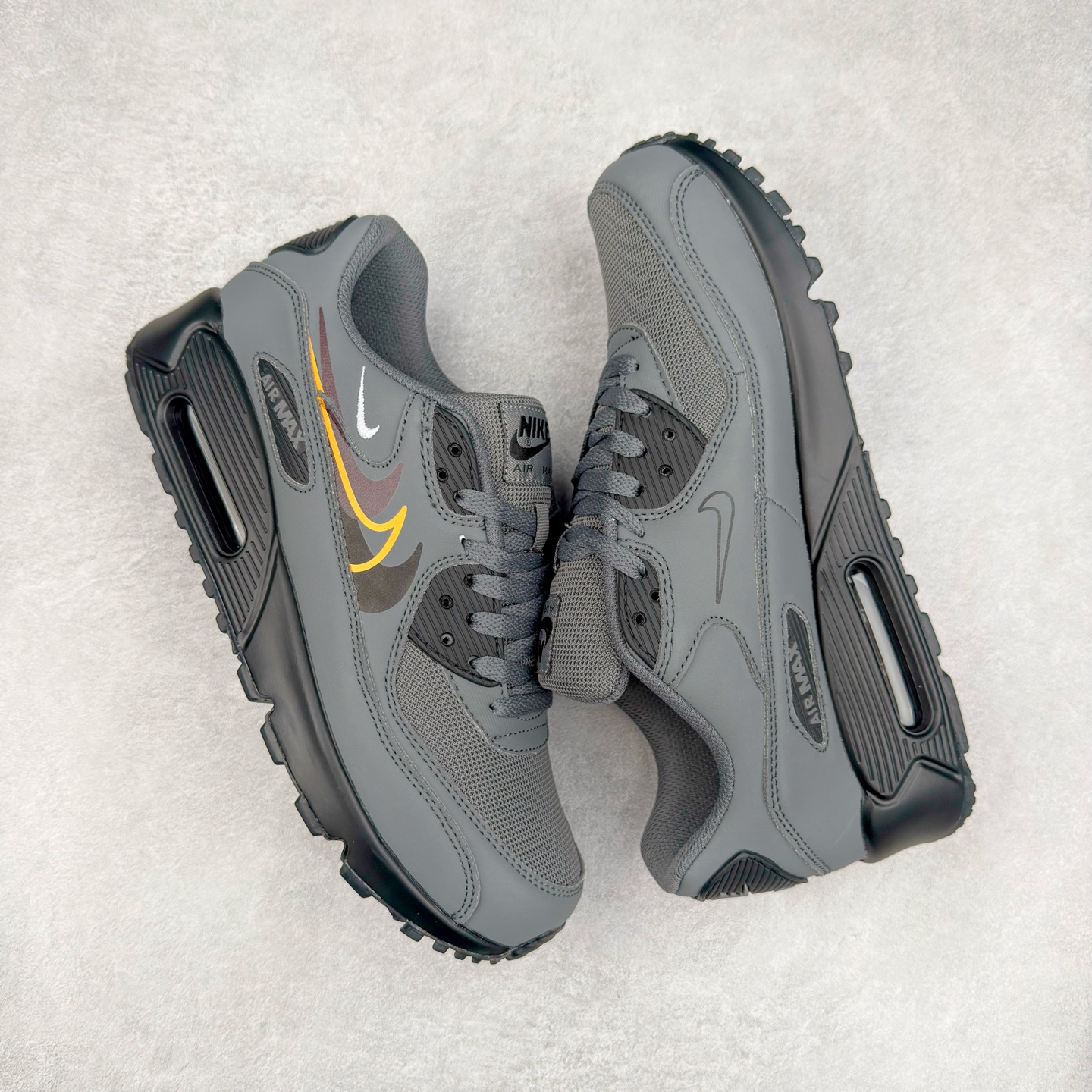 图片[3]-＃MX版 NK Air MAX 90 气垫复古减震跑步鞋 FN7785-001 经典重温 独家陆续补货 外单专供大厂出品 品质稳定 一百余色 终端操作 Air Max 90于1990年推出 来自Air Max系列 在Air Max 1的基础上改进而得 增加了气垫面积 外型上也更为流线 最特別的就是加入了菱纹塑胶嵌板 为Air Max 90增添了许多潮流气息 皮革鞋面 造就出色耐穿性和支撑力 Max Air缓震配置搭配泡棉中底 令Air Max 90轻盈而舒适 华夫格橡胶外底 铸就Air Max 90非凡的抓地力 而Air Max 90不仅是一双跑鞋 它成功跨越了时间的演进 成为了球鞋文化与潮流圈中最熟为人知的鞋款之一 尺码：36 36.5 37.5 38 38.5 39 40 40.5 41 42 42.5 43 44 44.5 45-选品中心