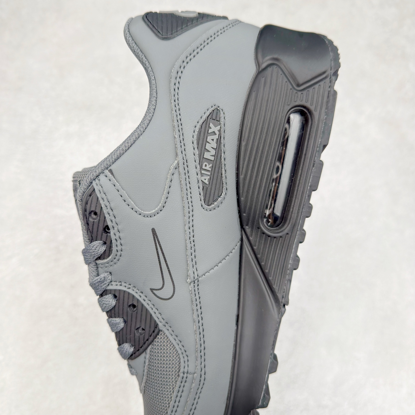 图片[7]-＃MX版 NK Air MAX 90 气垫复古减震跑步鞋 FN7785-001 经典重温 独家陆续补货 外单专供大厂出品 品质稳定 一百余色 终端操作 Air Max 90于1990年推出 来自Air Max系列 在Air Max 1的基础上改进而得 增加了气垫面积 外型上也更为流线 最特別的就是加入了菱纹塑胶嵌板 为Air Max 90增添了许多潮流气息 皮革鞋面 造就出色耐穿性和支撑力 Max Air缓震配置搭配泡棉中底 令Air Max 90轻盈而舒适 华夫格橡胶外底 铸就Air Max 90非凡的抓地力 而Air Max 90不仅是一双跑鞋 它成功跨越了时间的演进 成为了球鞋文化与潮流圈中最熟为人知的鞋款之一 尺码：36 36.5 37.5 38 38.5 39 40 40.5 41 42 42.5 43 44 44.5 45-选品中心