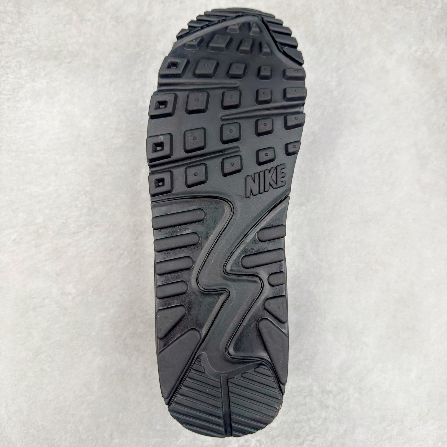 图片[9]-＃MX版 NK Air MAX 90 气垫复古减震跑步鞋 FN7785-001 经典重温 独家陆续补货 外单专供大厂出品 品质稳定 一百余色 终端操作 Air Max 90于1990年推出 来自Air Max系列 在Air Max 1的基础上改进而得 增加了气垫面积 外型上也更为流线 最特別的就是加入了菱纹塑胶嵌板 为Air Max 90增添了许多潮流气息 皮革鞋面 造就出色耐穿性和支撑力 Max Air缓震配置搭配泡棉中底 令Air Max 90轻盈而舒适 华夫格橡胶外底 铸就Air Max 90非凡的抓地力 而Air Max 90不仅是一双跑鞋 它成功跨越了时间的演进 成为了球鞋文化与潮流圈中最熟为人知的鞋款之一 尺码：36 36.5 37.5 38 38.5 39 40 40.5 41 42 42.5 43 44 44.5 45-选品中心