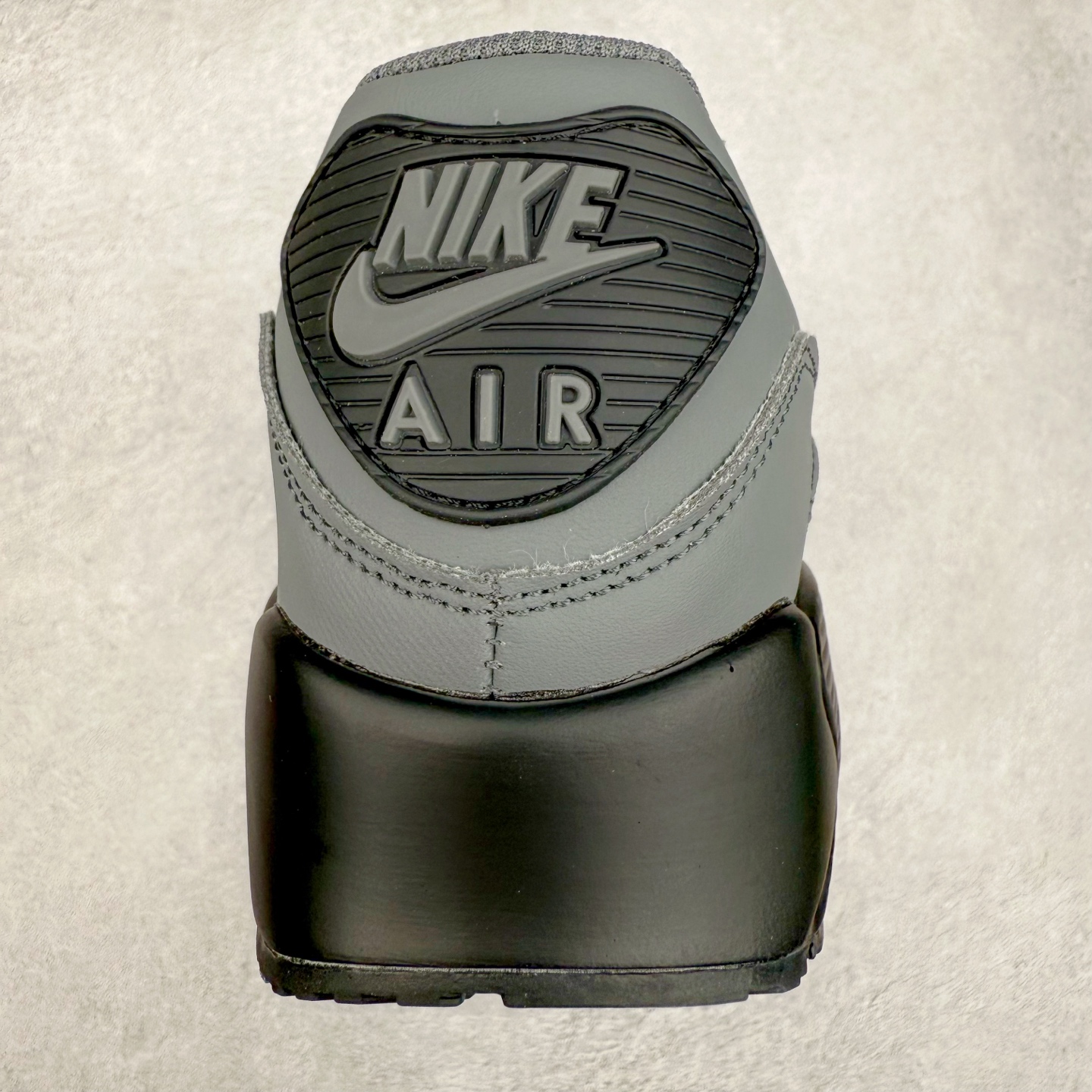 图片[8]-＃MX版 NK Air MAX 90 气垫复古减震跑步鞋 FN7785-001 经典重温 独家陆续补货 外单专供大厂出品 品质稳定 一百余色 终端操作 Air Max 90于1990年推出 来自Air Max系列 在Air Max 1的基础上改进而得 增加了气垫面积 外型上也更为流线 最特別的就是加入了菱纹塑胶嵌板 为Air Max 90增添了许多潮流气息 皮革鞋面 造就出色耐穿性和支撑力 Max Air缓震配置搭配泡棉中底 令Air Max 90轻盈而舒适 华夫格橡胶外底 铸就Air Max 90非凡的抓地力 而Air Max 90不仅是一双跑鞋 它成功跨越了时间的演进 成为了球鞋文化与潮流圈中最熟为人知的鞋款之一 尺码：36 36.5 37.5 38 38.5 39 40 40.5 41 42 42.5 43 44 44.5 45-选品中心