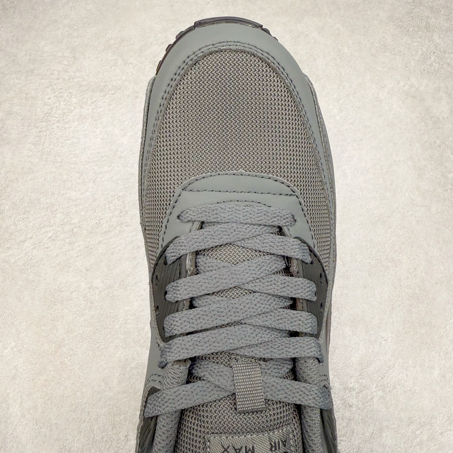 图片[4]-＃MX版 NK Air MAX 90 气垫复古减震跑步鞋 FN7785-001 经典重温 独家陆续补货 外单专供大厂出品 品质稳定 一百余色 终端操作 Air Max 90于1990年推出 来自Air Max系列 在Air Max 1的基础上改进而得 增加了气垫面积 外型上也更为流线 最特別的就是加入了菱纹塑胶嵌板 为Air Max 90增添了许多潮流气息 皮革鞋面 造就出色耐穿性和支撑力 Max Air缓震配置搭配泡棉中底 令Air Max 90轻盈而舒适 华夫格橡胶外底 铸就Air Max 90非凡的抓地力 而Air Max 90不仅是一双跑鞋 它成功跨越了时间的演进 成为了球鞋文化与潮流圈中最熟为人知的鞋款之一 尺码：36 36.5 37.5 38 38.5 39 40 40.5 41 42 42.5 43 44 44.5 45-选品中心