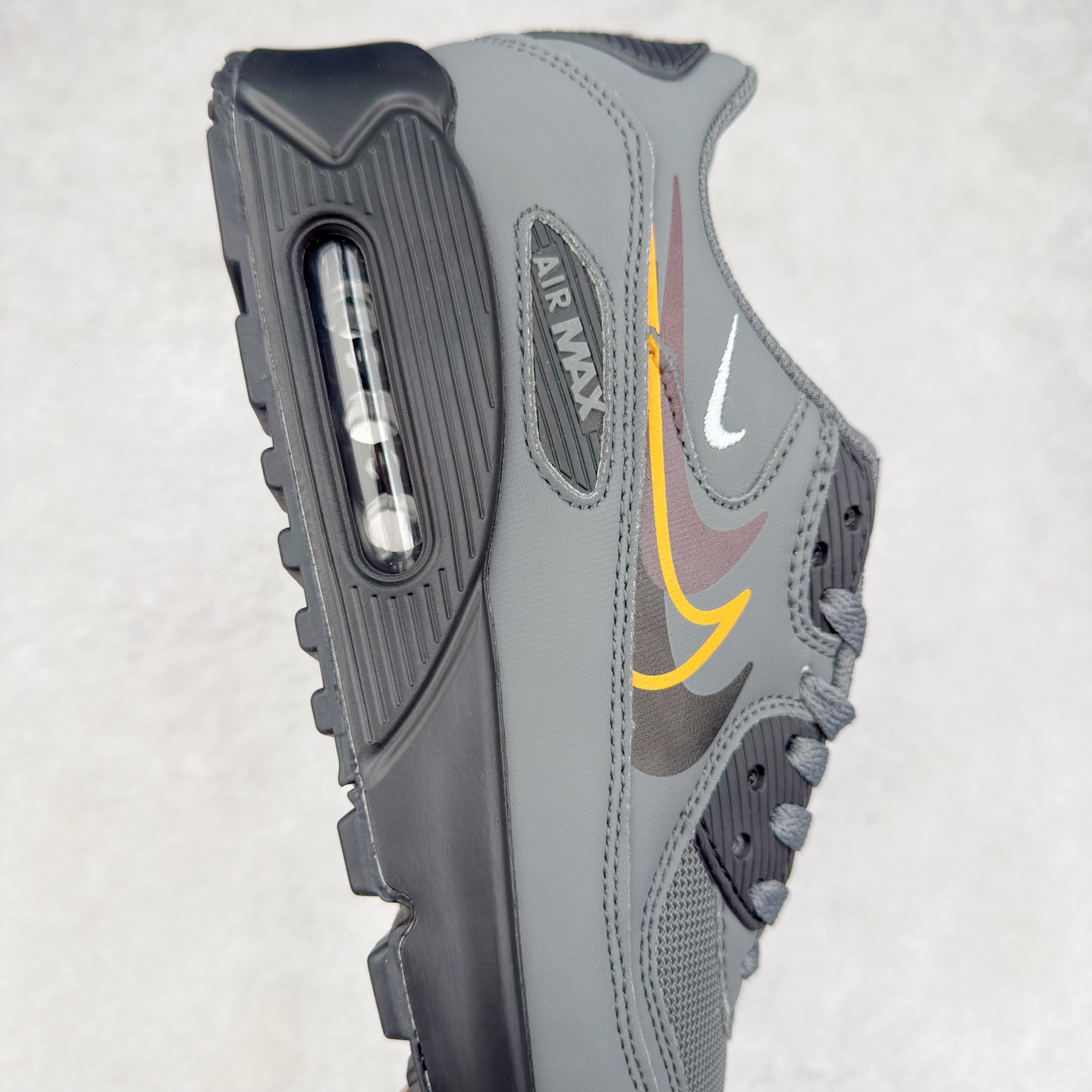 图片[6]-＃MX版 NK Air MAX 90 气垫复古减震跑步鞋 FN7785-001 经典重温 独家陆续补货 外单专供大厂出品 品质稳定 一百余色 终端操作 Air Max 90于1990年推出 来自Air Max系列 在Air Max 1的基础上改进而得 增加了气垫面积 外型上也更为流线 最特別的就是加入了菱纹塑胶嵌板 为Air Max 90增添了许多潮流气息 皮革鞋面 造就出色耐穿性和支撑力 Max Air缓震配置搭配泡棉中底 令Air Max 90轻盈而舒适 华夫格橡胶外底 铸就Air Max 90非凡的抓地力 而Air Max 90不仅是一双跑鞋 它成功跨越了时间的演进 成为了球鞋文化与潮流圈中最熟为人知的鞋款之一 尺码：36 36.5 37.5 38 38.5 39 40 40.5 41 42 42.5 43 44 44.5 45-选品中心