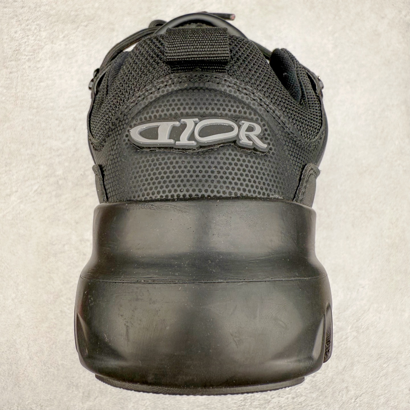 图片[8]-DIOR Snow 迪奥圆头系带低帮生活休闲鞋 老爹风系带低帮透气休闲运动慢跑鞋 独立编号限定版 升级原楦原纸版数据开发版型#全套专柜代购配件 采用反绒牛皮组合3D喷涂尼龙网织科技鞋面材质 正确吸汗网布贴合PU高弹发泡增高鞋垫 独家开发组合TR光泽耐韧隔色橡胶鞋底 Christian Dior，简称迪奥（Dior），是法国著名高价奢侈品品牌。迪奥公司由法国时装设计师克里斯汀•迪奥创立，总部设在巴黎。自1946年创始以来，Dior一直是华丽与高雅的代名词。不论是时装、化妆品或是其他产品，克里斯汀•迪奥在时尚殿堂一直雄踞顶端Dior之所以能成为经典，除了其创新中又带着优雅的设计，亦培育出许多优秀的年轻设计师。主要经营女装、男装、首饰、香水、化妆品、童装等高档消费品。尺码：35 36 37 38 39 40 41 42 43 44 45-选品中心