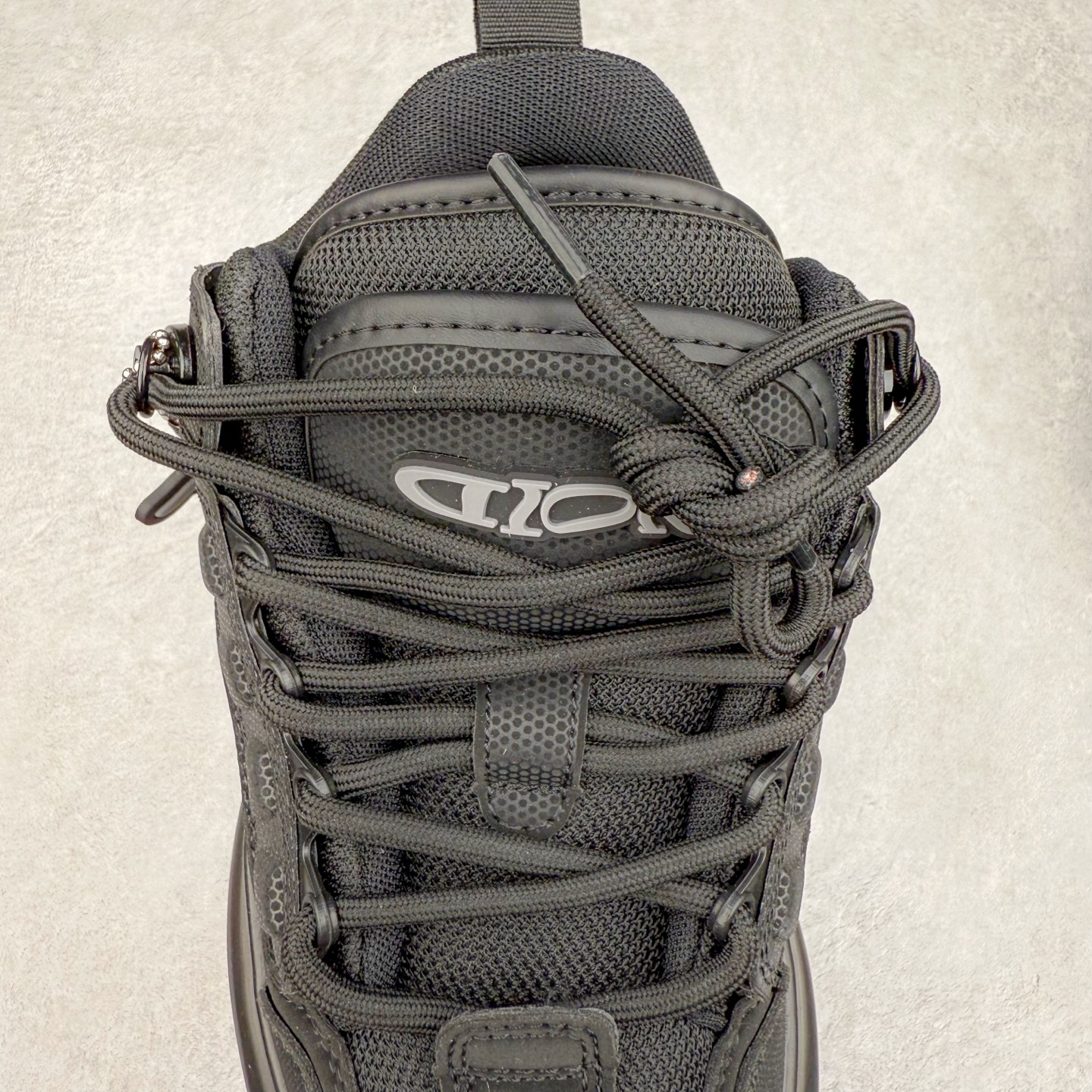 图片[5]-DIOR Snow 迪奥圆头系带低帮生活休闲鞋 老爹风系带低帮透气休闲运动慢跑鞋 独立编号限定版 升级原楦原纸版数据开发版型#全套专柜代购配件 采用反绒牛皮组合3D喷涂尼龙网织科技鞋面材质 正确吸汗网布贴合PU高弹发泡增高鞋垫 独家开发组合TR光泽耐韧隔色橡胶鞋底 Christian Dior，简称迪奥（Dior），是法国著名高价奢侈品品牌。迪奥公司由法国时装设计师克里斯汀•迪奥创立，总部设在巴黎。自1946年创始以来，Dior一直是华丽与高雅的代名词。不论是时装、化妆品或是其他产品，克里斯汀•迪奥在时尚殿堂一直雄踞顶端Dior之所以能成为经典，除了其创新中又带着优雅的设计，亦培育出许多优秀的年轻设计师。主要经营女装、男装、首饰、香水、化妆品、童装等高档消费品。尺码：35 36 37 38 39 40 41 42 43 44 45-选品中心