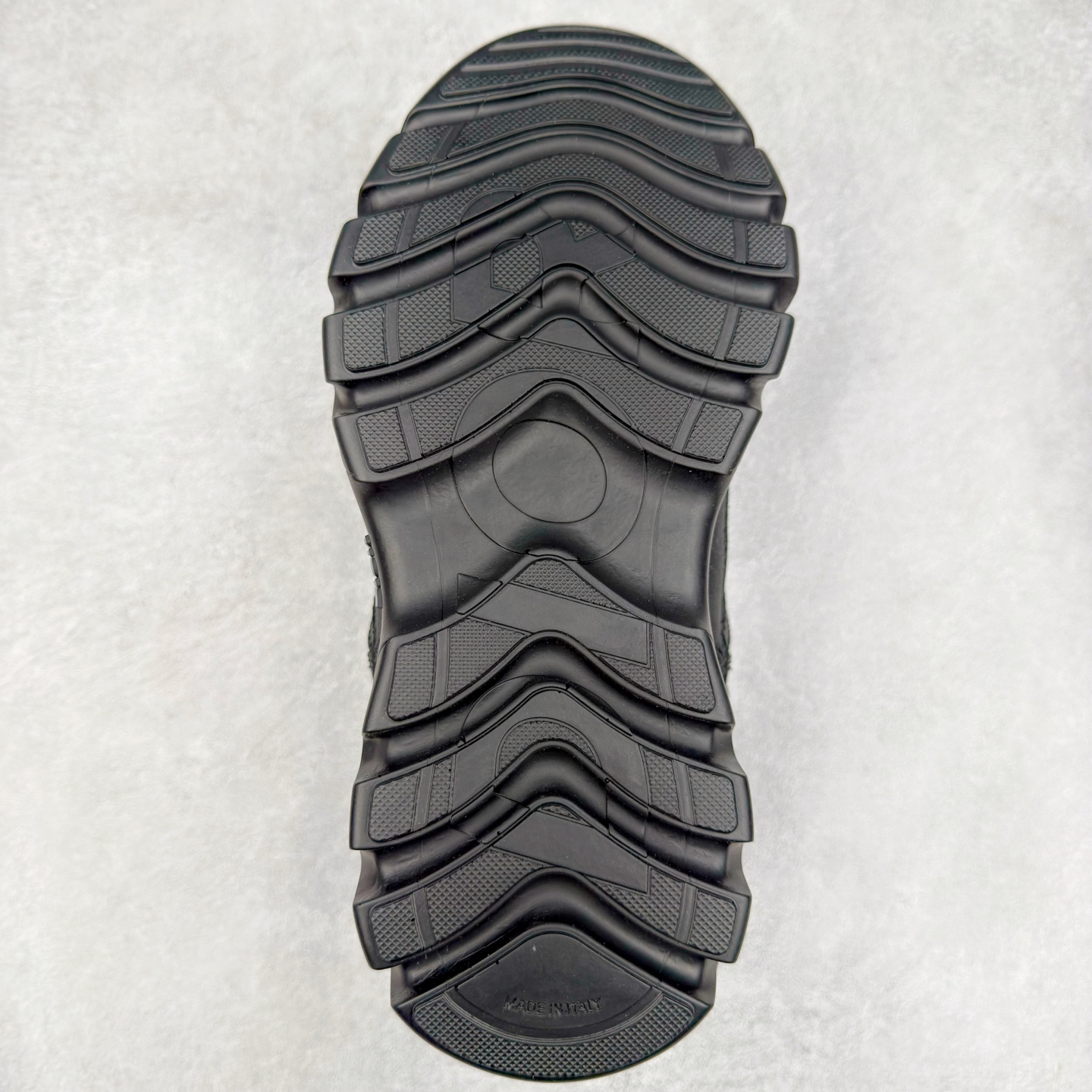 图片[9]-DIOR Snow 迪奥圆头系带低帮生活休闲鞋 老爹风系带低帮透气休闲运动慢跑鞋 独立编号限定版 升级原楦原纸版数据开发版型#全套专柜代购配件 采用反绒牛皮组合3D喷涂尼龙网织科技鞋面材质 正确吸汗网布贴合PU高弹发泡增高鞋垫 独家开发组合TR光泽耐韧隔色橡胶鞋底 Christian Dior，简称迪奥（Dior），是法国著名高价奢侈品品牌。迪奥公司由法国时装设计师克里斯汀•迪奥创立，总部设在巴黎。自1946年创始以来，Dior一直是华丽与高雅的代名词。不论是时装、化妆品或是其他产品，克里斯汀•迪奥在时尚殿堂一直雄踞顶端Dior之所以能成为经典，除了其创新中又带着优雅的设计，亦培育出许多优秀的年轻设计师。主要经营女装、男装、首饰、香水、化妆品、童装等高档消费品。尺码：35 36 37 38 39 40 41 42 43 44 45-选品中心