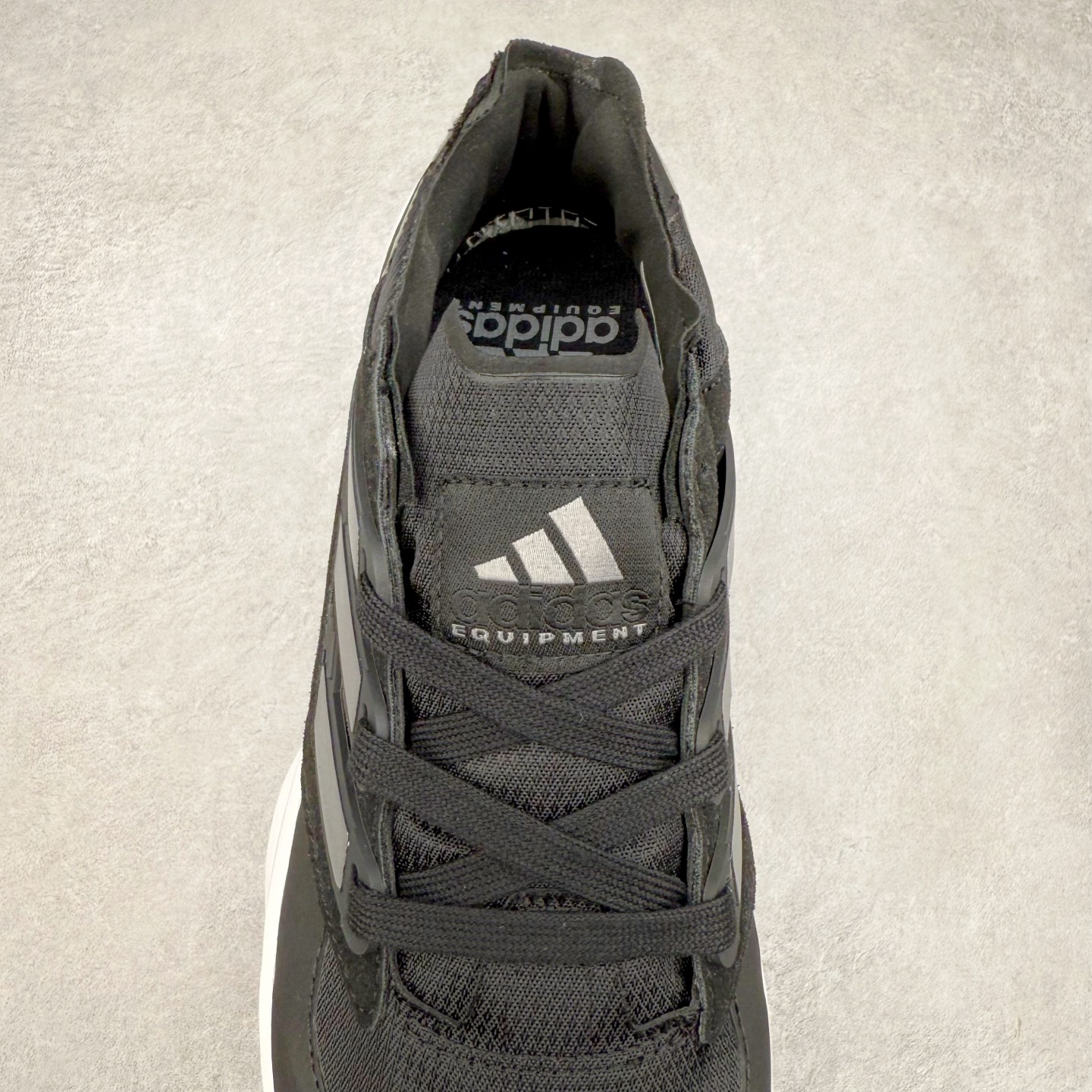 图片[5]-AD EQUIPMENT AGRAVIC 舒适百搭防滑耐磨低帮跑步鞋 厚底增高老爹鞋 复古运动风盛行，这双AD的 Equipment Agravic 可以成为新的选择。OG 味道恰到好处，但又自带一些现代气息。这是一双很有意思的款式，用到了越野跑顶级款式的大底，用到了Equipment标志配色的复古鞋面。这种组合还挺别出心裁的。充满工业美感的阿迪EQT，lightstrike Pro注塑发泡和马牌越野底的组合.尺码：36 36⅔ 37⅓ 38 38⅔ 39⅓ 40 40⅔ 41⅓ 42 42⅔ 43⅓ 44 45-选品中心