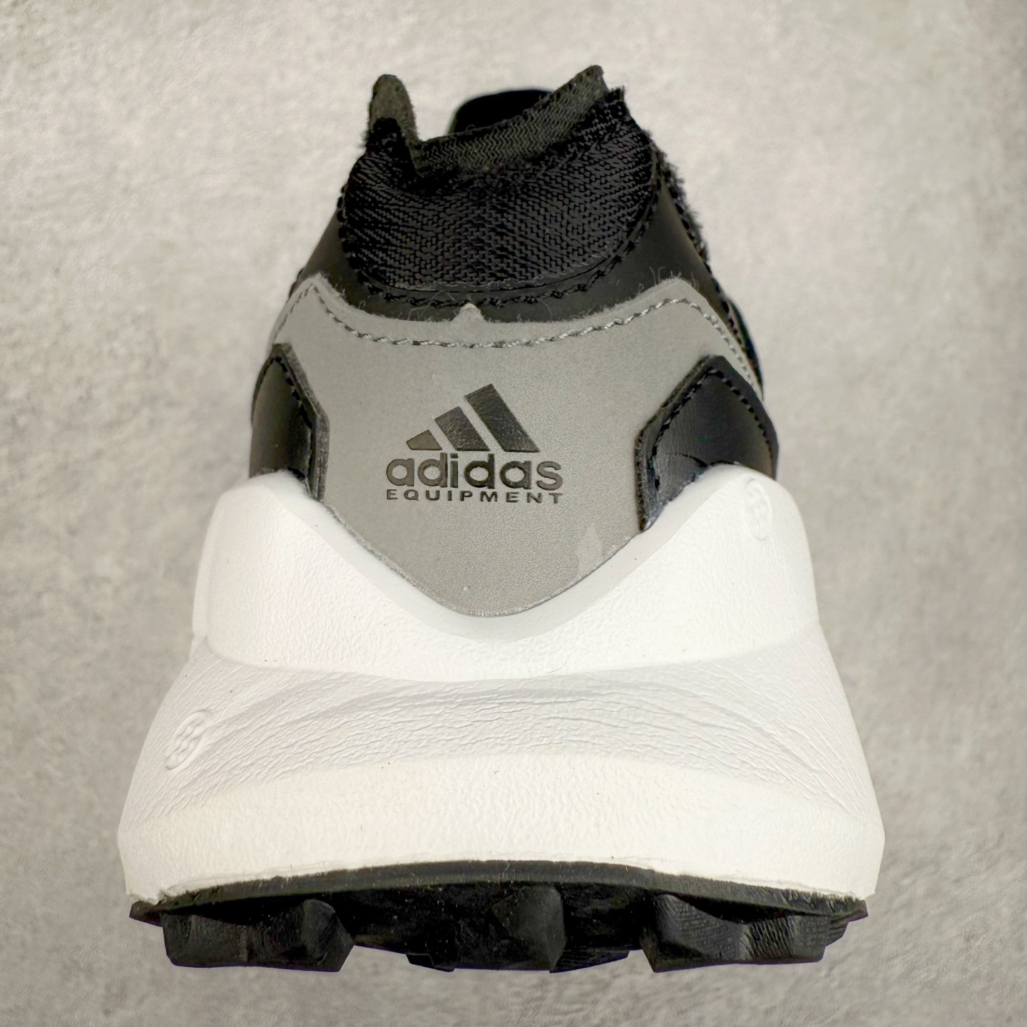 图片[8]-AD EQUIPMENT AGRAVIC 舒适百搭防滑耐磨低帮跑步鞋 厚底增高老爹鞋 复古运动风盛行，这双AD的 Equipment Agravic 可以成为新的选择。OG 味道恰到好处，但又自带一些现代气息。这是一双很有意思的款式，用到了越野跑顶级款式的大底，用到了Equipment标志配色的复古鞋面。这种组合还挺别出心裁的。充满工业美感的阿迪EQT，lightstrike Pro注塑发泡和马牌越野底的组合.尺码：36 36⅔ 37⅓ 38 38⅔ 39⅓ 40 40⅔ 41⅓ 42 42⅔ 43⅓ 44 45-选品中心