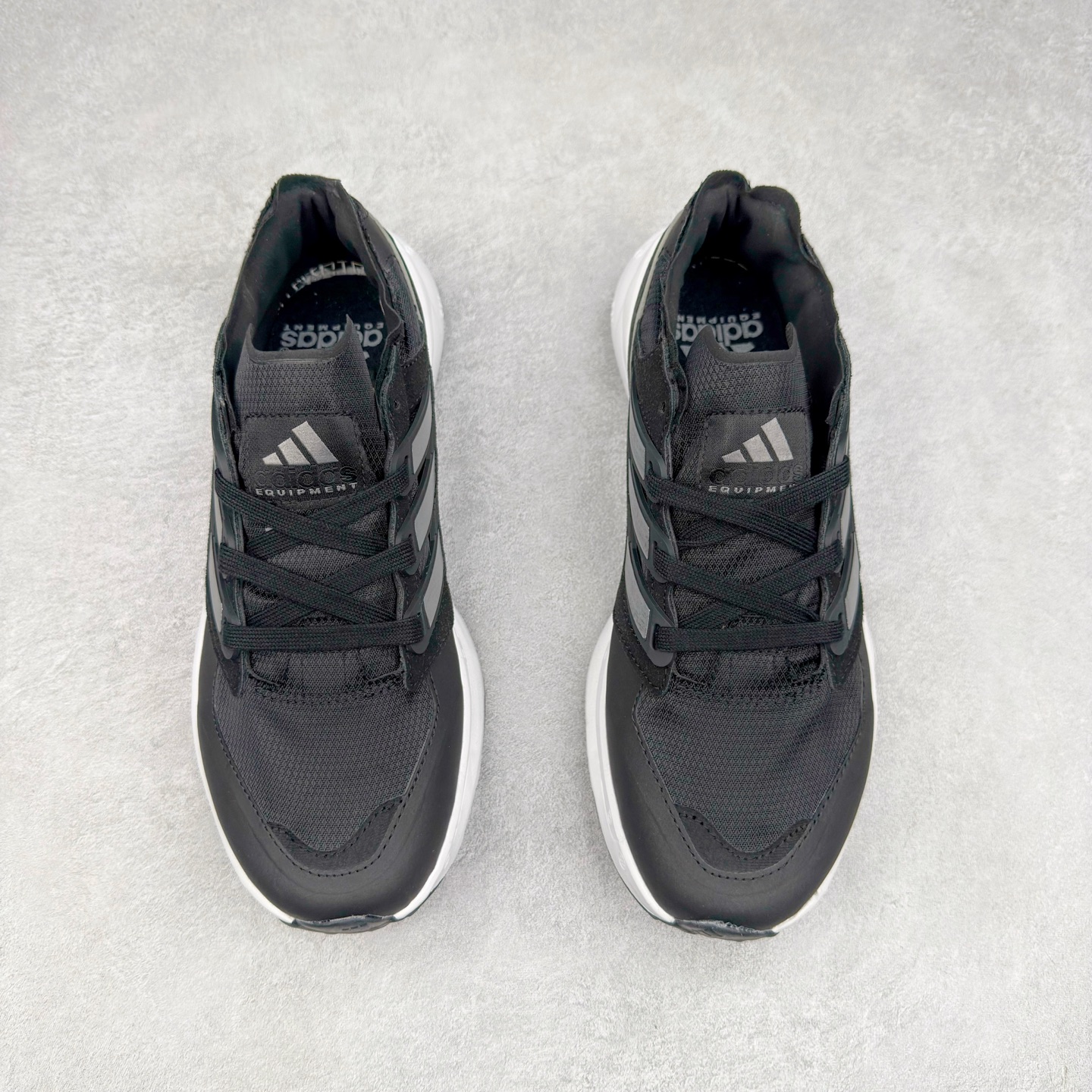 图片[2]-AD EQUIPMENT AGRAVIC 舒适百搭防滑耐磨低帮跑步鞋 厚底增高老爹鞋 复古运动风盛行，这双AD的 Equipment Agravic 可以成为新的选择。OG 味道恰到好处，但又自带一些现代气息。这是一双很有意思的款式，用到了越野跑顶级款式的大底，用到了Equipment标志配色的复古鞋面。这种组合还挺别出心裁的。充满工业美感的阿迪EQT，lightstrike Pro注塑发泡和马牌越野底的组合.尺码：36 36⅔ 37⅓ 38 38⅔ 39⅓ 40 40⅔ 41⅓ 42 42⅔ 43⅓ 44 45-选品中心