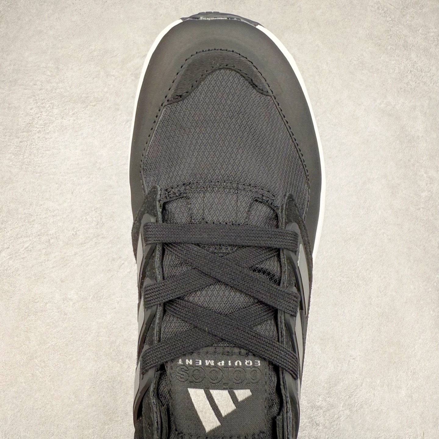 图片[4]-AD EQUIPMENT AGRAVIC 舒适百搭防滑耐磨低帮跑步鞋 厚底增高老爹鞋 复古运动风盛行，这双AD的 Equipment Agravic 可以成为新的选择。OG 味道恰到好处，但又自带一些现代气息。这是一双很有意思的款式，用到了越野跑顶级款式的大底，用到了Equipment标志配色的复古鞋面。这种组合还挺别出心裁的。充满工业美感的阿迪EQT，lightstrike Pro注塑发泡和马牌越野底的组合.尺码：36 36⅔ 37⅓ 38 38⅔ 39⅓ 40 40⅔ 41⅓ 42 42⅔ 43⅓ 44 45-选品中心