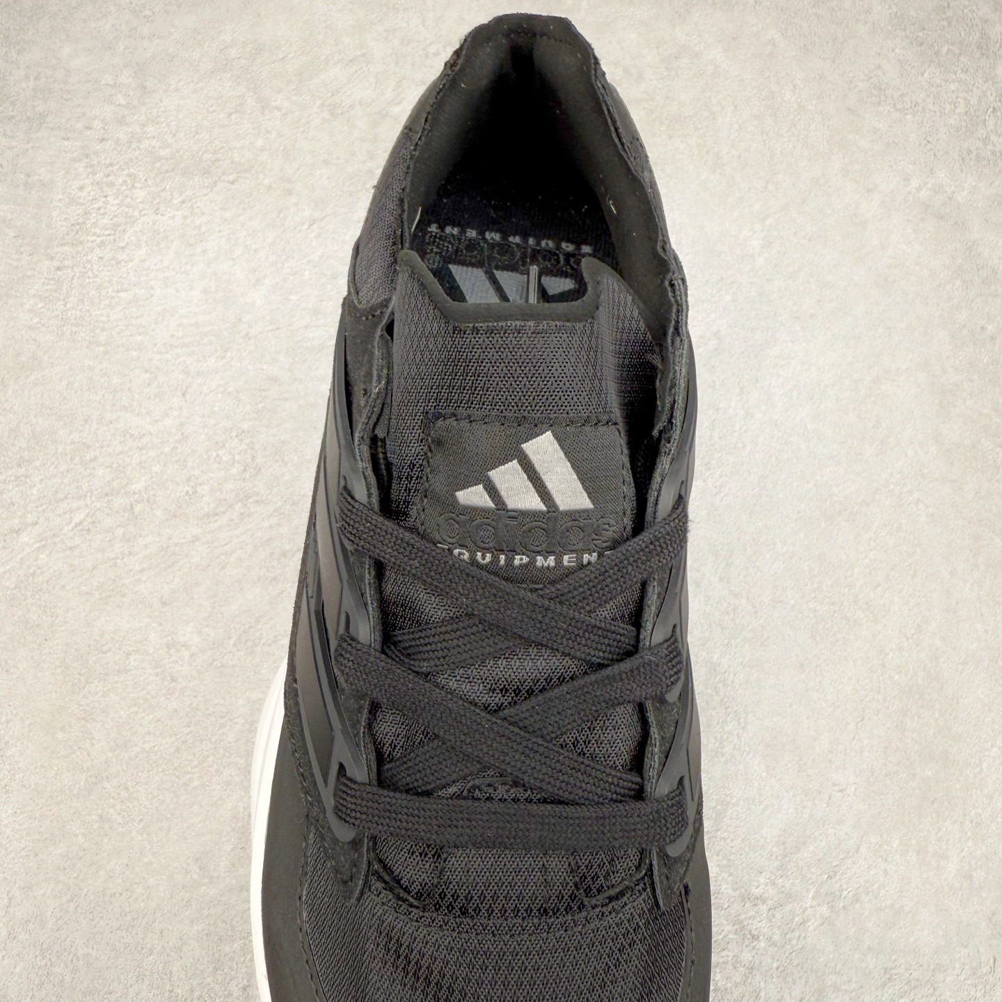 图片[5]-AD EQUIPMENT AGRAVIC 舒适百搭防滑耐磨低帮跑步鞋 厚底增高老爹鞋 复古运动风盛行，这双AD的 Equipment Agravic 可以成为新的选择。OG 味道恰到好处，但又自带一些现代气息。这是一双很有意思的款式，用到了越野跑顶级款式的大底，用到了Equipment标志配色的复古鞋面。这种组合还挺别出心裁的。充满工业美感的阿迪EQT，lightstrike Pro注塑发泡和马牌越野底的组合.尺码：36 36⅔ 37⅓ 38 38⅔ 39⅓ 40 40⅔ 41⅓ 42 42⅔ 43⅓ 44 45-选品中心