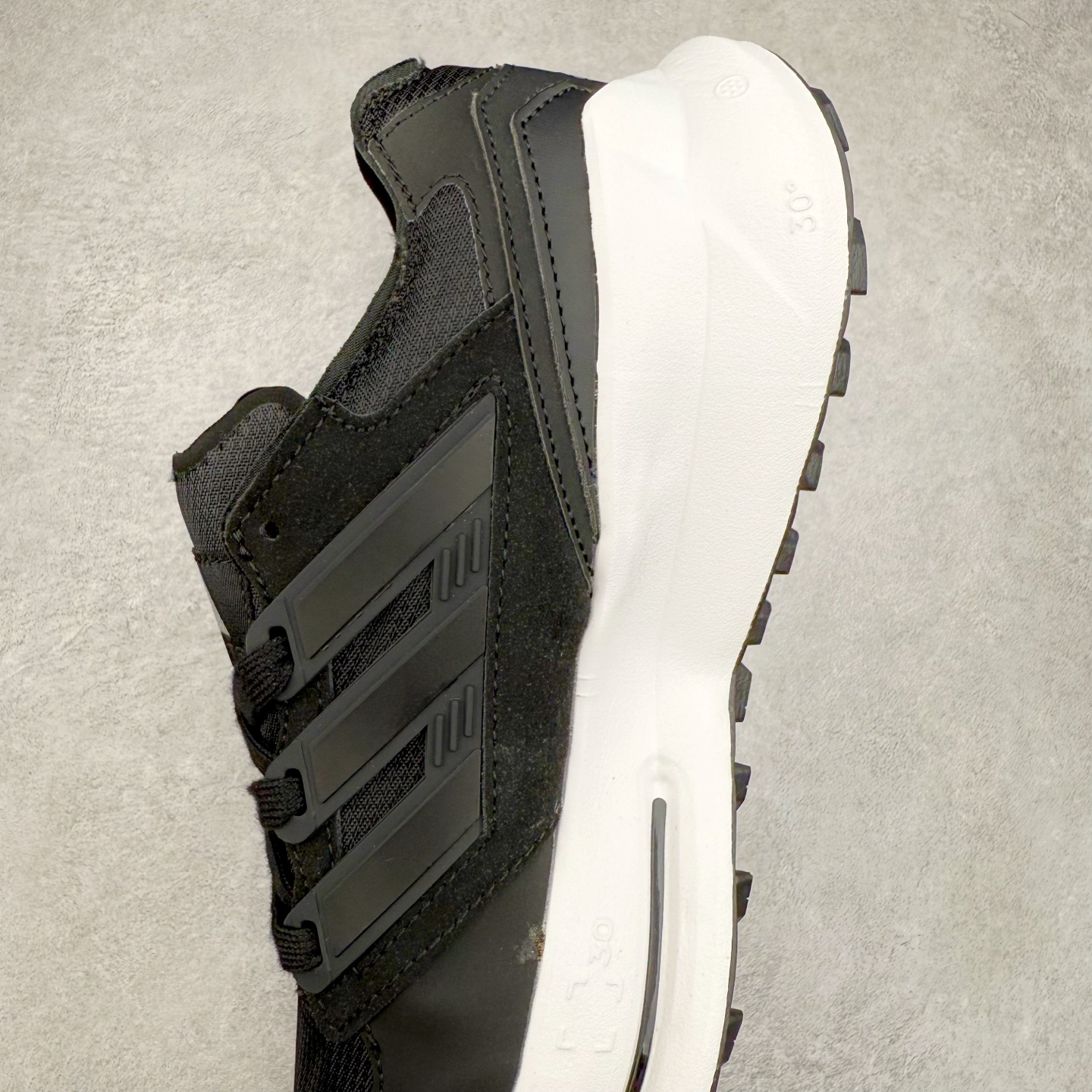 图片[7]-AD EQUIPMENT AGRAVIC 舒适百搭防滑耐磨低帮跑步鞋 厚底增高老爹鞋 复古运动风盛行，这双AD的 Equipment Agravic 可以成为新的选择。OG 味道恰到好处，但又自带一些现代气息。这是一双很有意思的款式，用到了越野跑顶级款式的大底，用到了Equipment标志配色的复古鞋面。这种组合还挺别出心裁的。充满工业美感的阿迪EQT，lightstrike Pro注塑发泡和马牌越野底的组合.尺码：36 36⅔ 37⅓ 38 38⅔ 39⅓ 40 40⅔ 41⅓ 42 42⅔ 43⅓ 44 45-选品中心