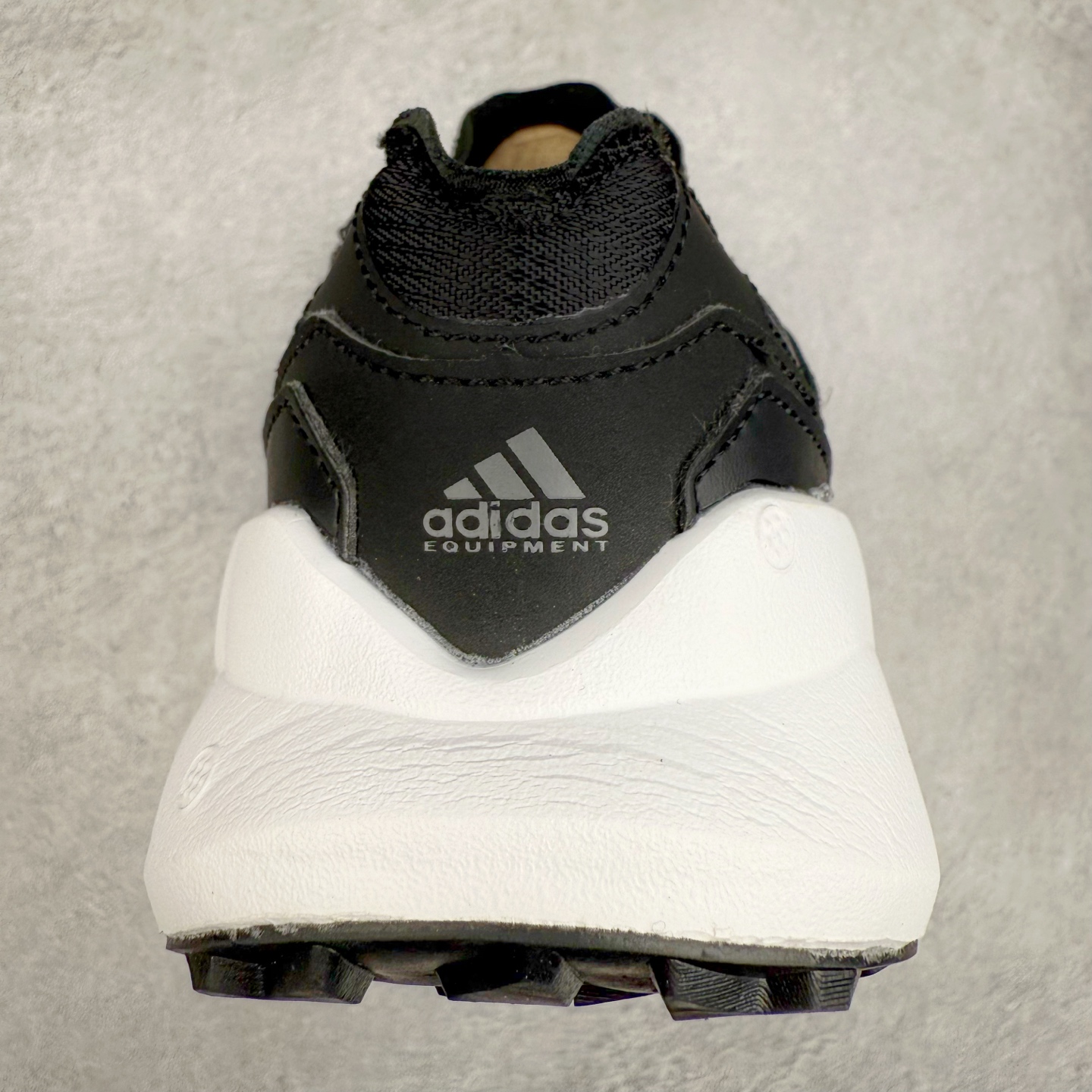 图片[8]-AD EQUIPMENT AGRAVIC 舒适百搭防滑耐磨低帮跑步鞋 厚底增高老爹鞋 复古运动风盛行，这双AD的 Equipment Agravic 可以成为新的选择。OG 味道恰到好处，但又自带一些现代气息。这是一双很有意思的款式，用到了越野跑顶级款式的大底，用到了Equipment标志配色的复古鞋面。这种组合还挺别出心裁的。充满工业美感的阿迪EQT，lightstrike Pro注塑发泡和马牌越野底的组合.尺码：36 36⅔ 37⅓ 38 38⅔ 39⅓ 40 40⅔ 41⅓ 42 42⅔ 43⅓ 44 45-选品中心