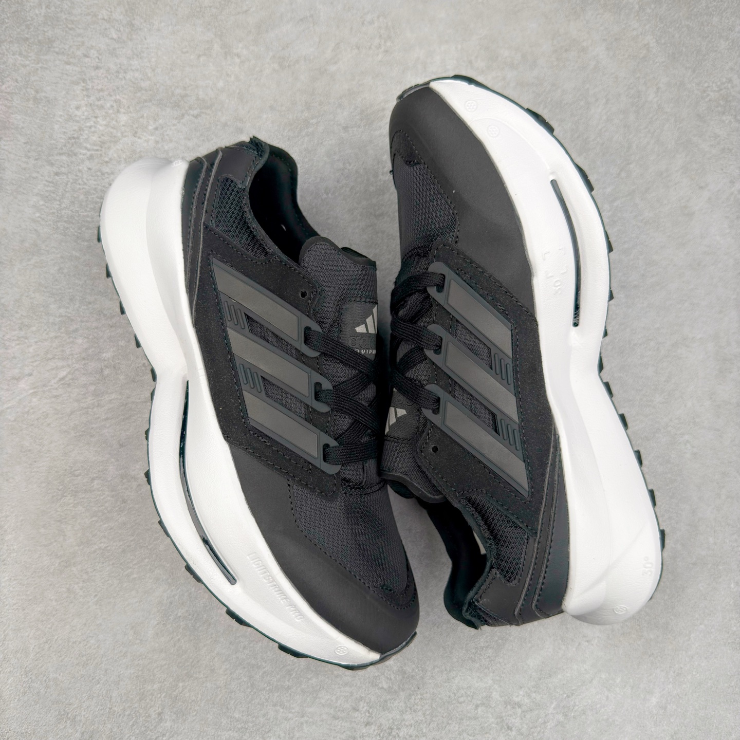 图片[3]-AD EQUIPMENT AGRAVIC 舒适百搭防滑耐磨低帮跑步鞋 厚底增高老爹鞋 复古运动风盛行，这双AD的 Equipment Agravic 可以成为新的选择。OG 味道恰到好处，但又自带一些现代气息。这是一双很有意思的款式，用到了越野跑顶级款式的大底，用到了Equipment标志配色的复古鞋面。这种组合还挺别出心裁的。充满工业美感的阿迪EQT，lightstrike Pro注塑发泡和马牌越野底的组合.尺码：36 36⅔ 37⅓ 38 38⅔ 39⅓ 40 40⅔ 41⅓ 42 42⅔ 43⅓ 44 45-选品中心