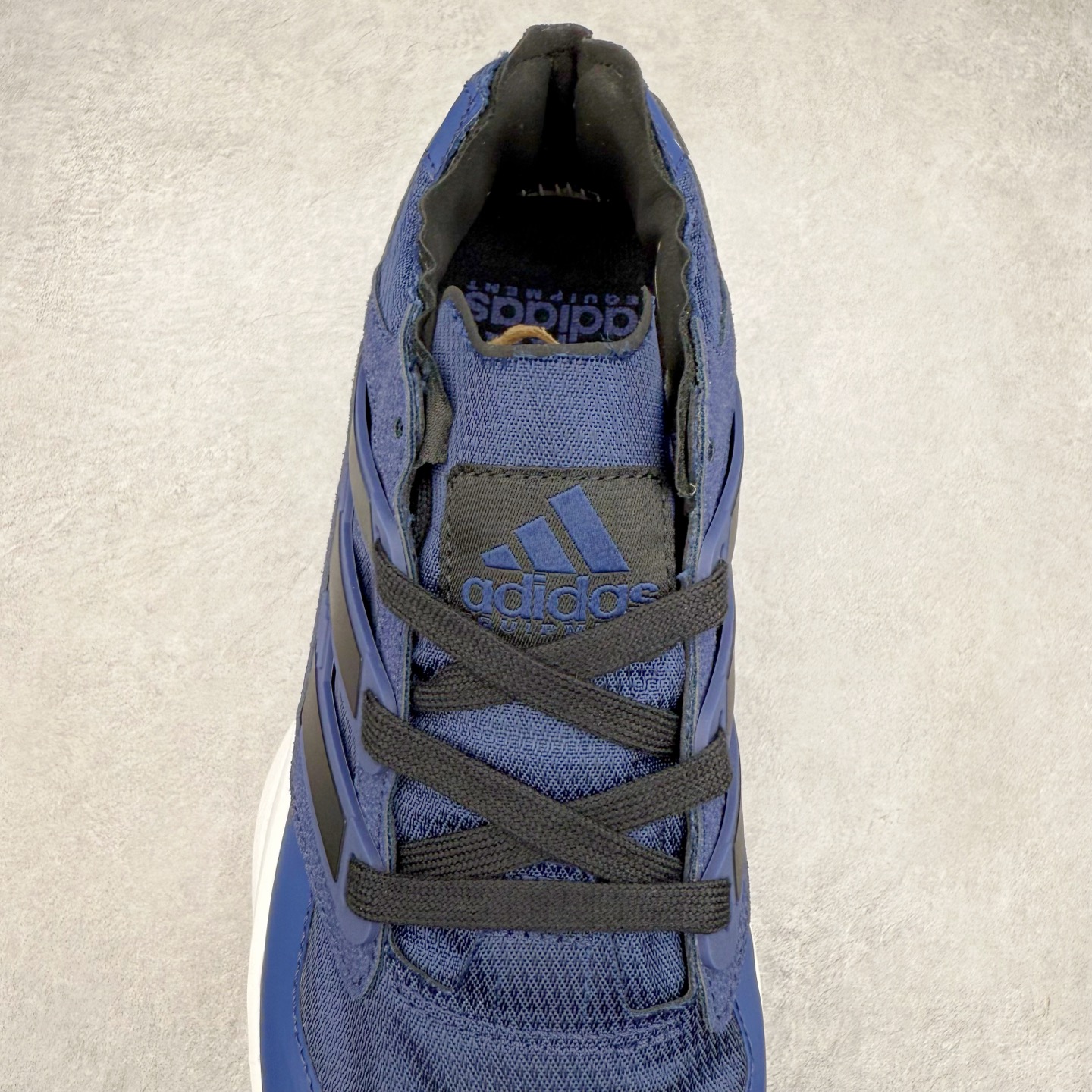 图片[5]-AD EQUIPMENT AGRAVIC 舒适百搭防滑耐磨低帮跑步鞋 厚底增高老爹鞋 复古运动风盛行，这双AD的 Equipment Agravic 可以成为新的选择。OG 味道恰到好处，但又自带一些现代气息。这是一双很有意思的款式，用到了越野跑顶级款式的大底，用到了Equipment标志配色的复古鞋面。这种组合还挺别出心裁的。充满工业美感的阿迪EQT，lightstrike Pro注塑发泡和马牌越野底的组合.尺码：36 36⅔ 37⅓ 38 38⅔ 39⅓ 40 40⅔ 41⅓ 42 42⅔ 43⅓ 44 45-选品中心