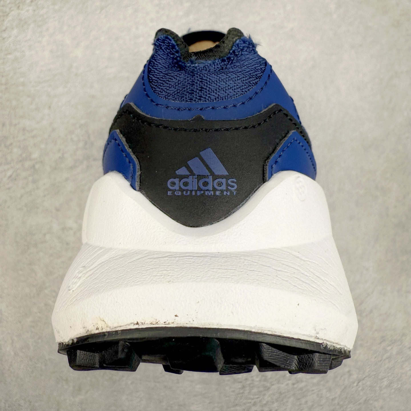 图片[8]-AD EQUIPMENT AGRAVIC 舒适百搭防滑耐磨低帮跑步鞋 厚底增高老爹鞋 复古运动风盛行，这双AD的 Equipment Agravic 可以成为新的选择。OG 味道恰到好处，但又自带一些现代气息。这是一双很有意思的款式，用到了越野跑顶级款式的大底，用到了Equipment标志配色的复古鞋面。这种组合还挺别出心裁的。充满工业美感的阿迪EQT，lightstrike Pro注塑发泡和马牌越野底的组合.尺码：36 36⅔ 37⅓ 38 38⅔ 39⅓ 40 40⅔ 41⅓ 42 42⅔ 43⅓ 44 45-选品中心