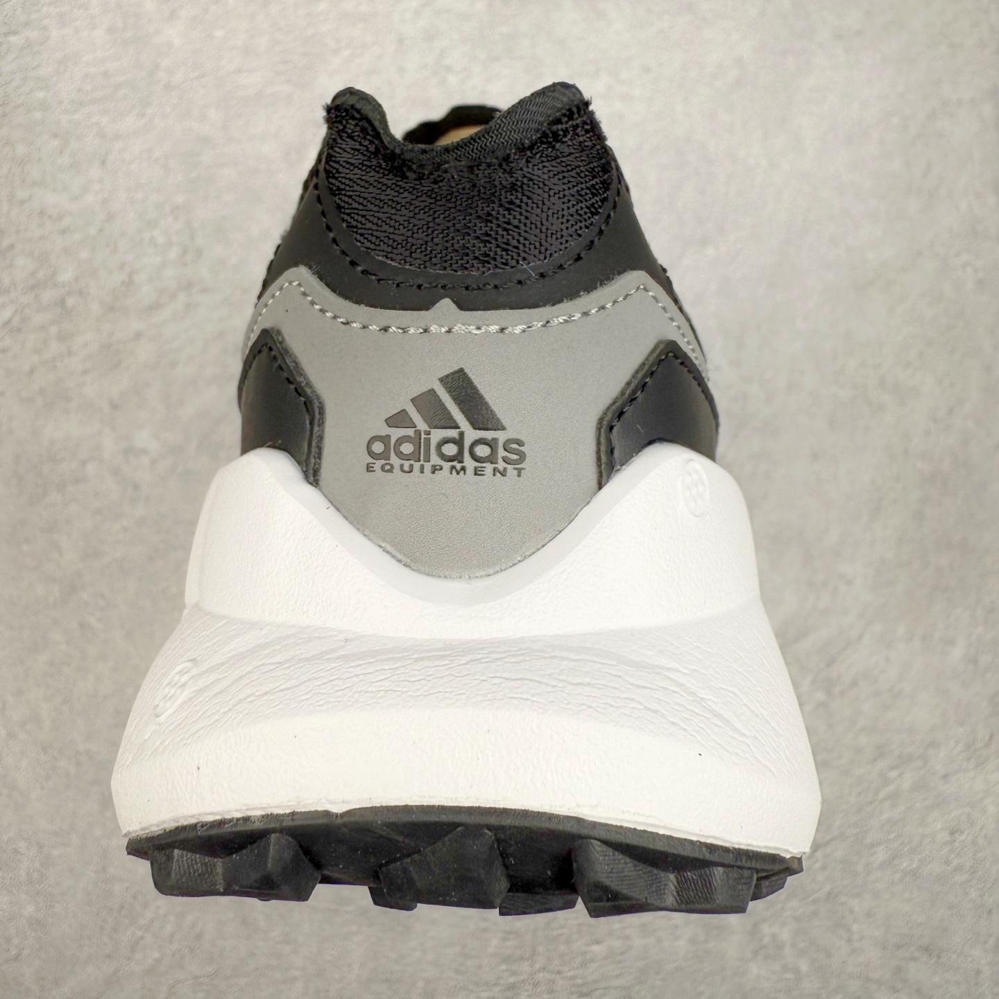 图片[8]-AD EQUIPMENT AGRAVIC 舒适百搭防滑耐磨低帮跑步鞋 厚底增高老爹鞋 复古运动风盛行，这双AD的 Equipment Agravic 可以成为新的选择。OG 味道恰到好处，但又自带一些现代气息。这是一双很有意思的款式，用到了越野跑顶级款式的大底，用到了Equipment标志配色的复古鞋面。这种组合还挺别出心裁的。充满工业美感的阿迪EQT，lightstrike Pro注塑发泡和马牌越野底的组合.尺码：36 36⅔ 37⅓ 38 38⅔ 39⅓ 40 40⅔ 41⅓ 42 42⅔ 43⅓ 44 45-选品中心