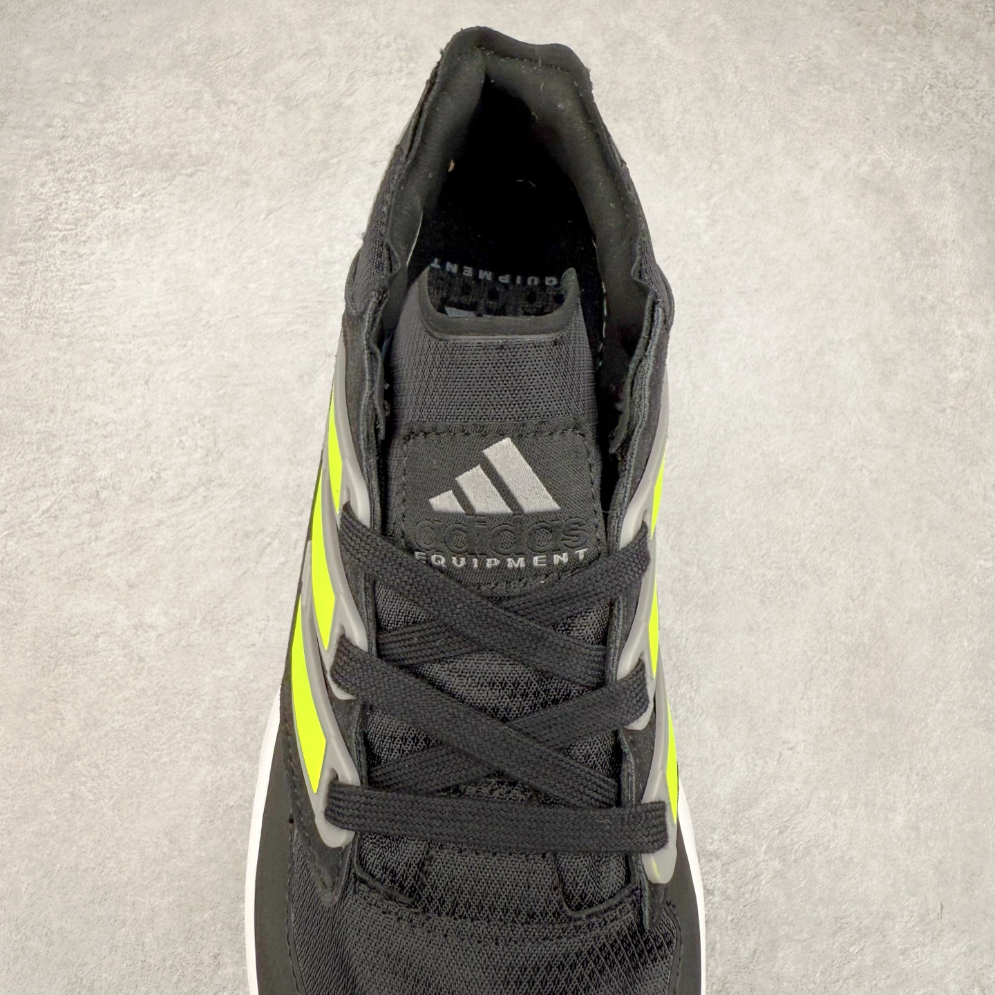 图片[5]-AD EQUIPMENT AGRAVIC 舒适百搭防滑耐磨低帮跑步鞋 厚底增高老爹鞋 复古运动风盛行，这双AD的 Equipment Agravic 可以成为新的选择。OG 味道恰到好处，但又自带一些现代气息。这是一双很有意思的款式，用到了越野跑顶级款式的大底，用到了Equipment标志配色的复古鞋面。这种组合还挺别出心裁的。充满工业美感的阿迪EQT，lightstrike Pro注塑发泡和马牌越野底的组合.尺码：36 36⅔ 37⅓ 38 38⅔ 39⅓ 40 40⅔ 41⅓ 42 42⅔ 43⅓ 44 45-选品中心