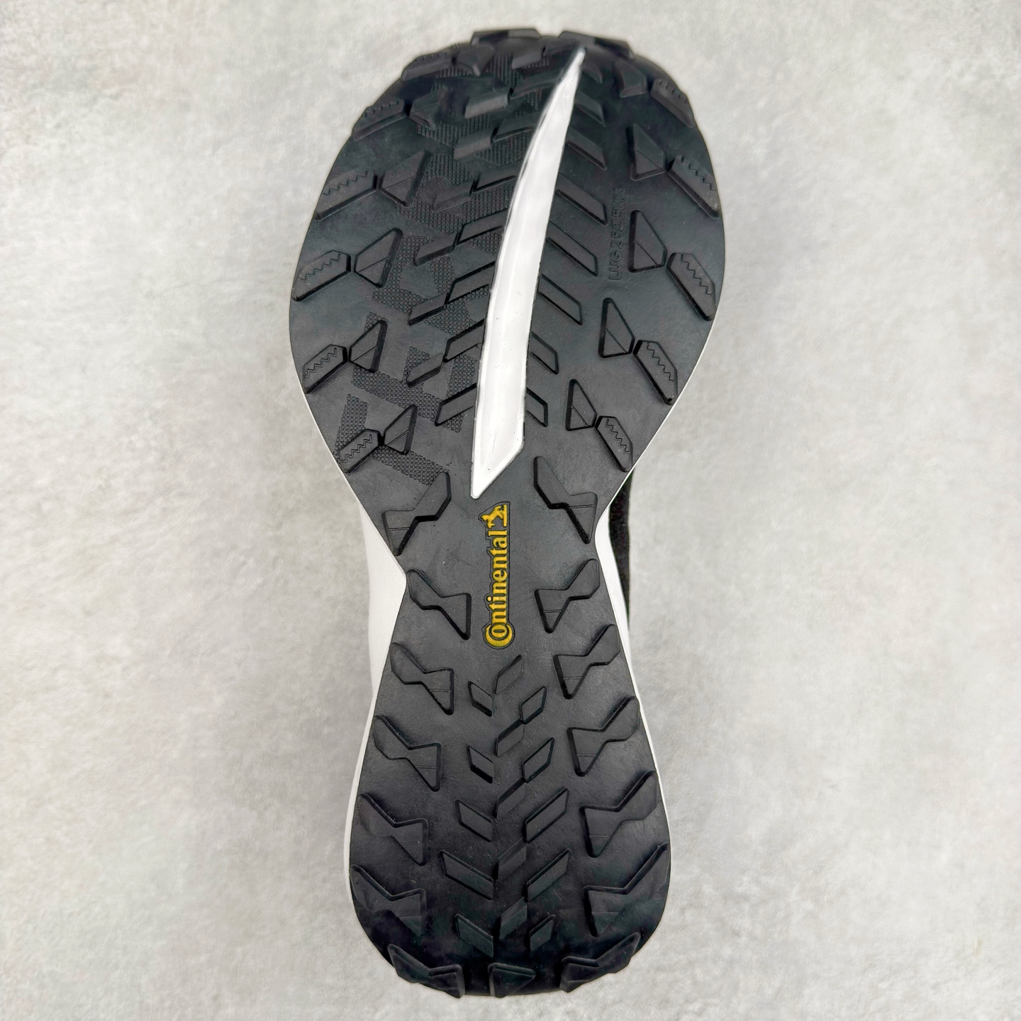 图片[9]-AD EQUIPMENT AGRAVIC 舒适百搭防滑耐磨低帮跑步鞋 厚底增高老爹鞋 复古运动风盛行，这双AD的 Equipment Agravic 可以成为新的选择。OG 味道恰到好处，但又自带一些现代气息。这是一双很有意思的款式，用到了越野跑顶级款式的大底，用到了Equipment标志配色的复古鞋面。这种组合还挺别出心裁的。充满工业美感的阿迪EQT，lightstrike Pro注塑发泡和马牌越野底的组合.尺码：36 36⅔ 37⅓ 38 38⅔ 39⅓ 40 40⅔ 41⅓ 42 42⅔ 43⅓ 44 45-选品中心