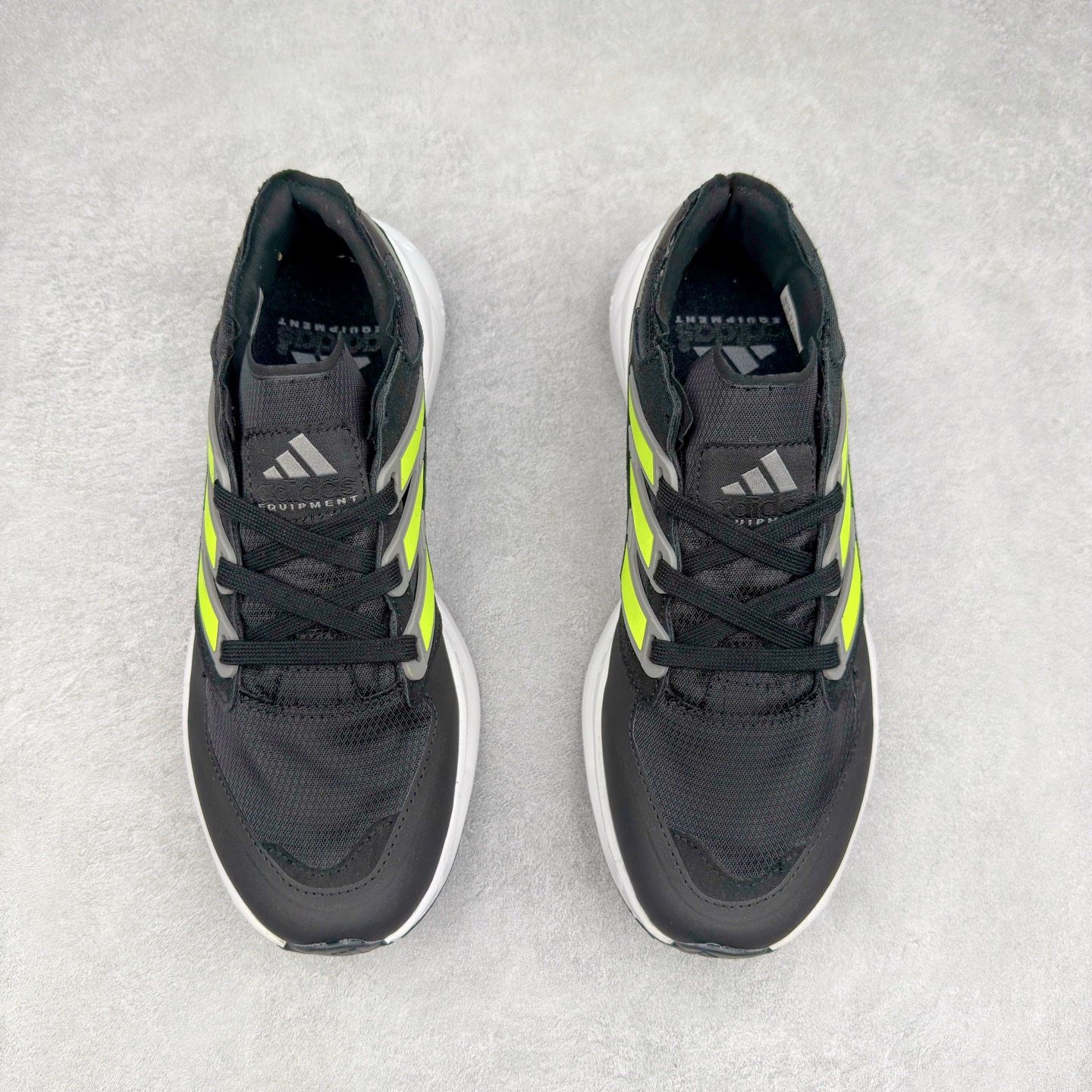 图片[2]-AD EQUIPMENT AGRAVIC 舒适百搭防滑耐磨低帮跑步鞋 厚底增高老爹鞋 复古运动风盛行，这双AD的 Equipment Agravic 可以成为新的选择。OG 味道恰到好处，但又自带一些现代气息。这是一双很有意思的款式，用到了越野跑顶级款式的大底，用到了Equipment标志配色的复古鞋面。这种组合还挺别出心裁的。充满工业美感的阿迪EQT，lightstrike Pro注塑发泡和马牌越野底的组合.尺码：36 36⅔ 37⅓ 38 38⅔ 39⅓ 40 40⅔ 41⅓ 42 42⅔ 43⅓ 44 45-选品中心