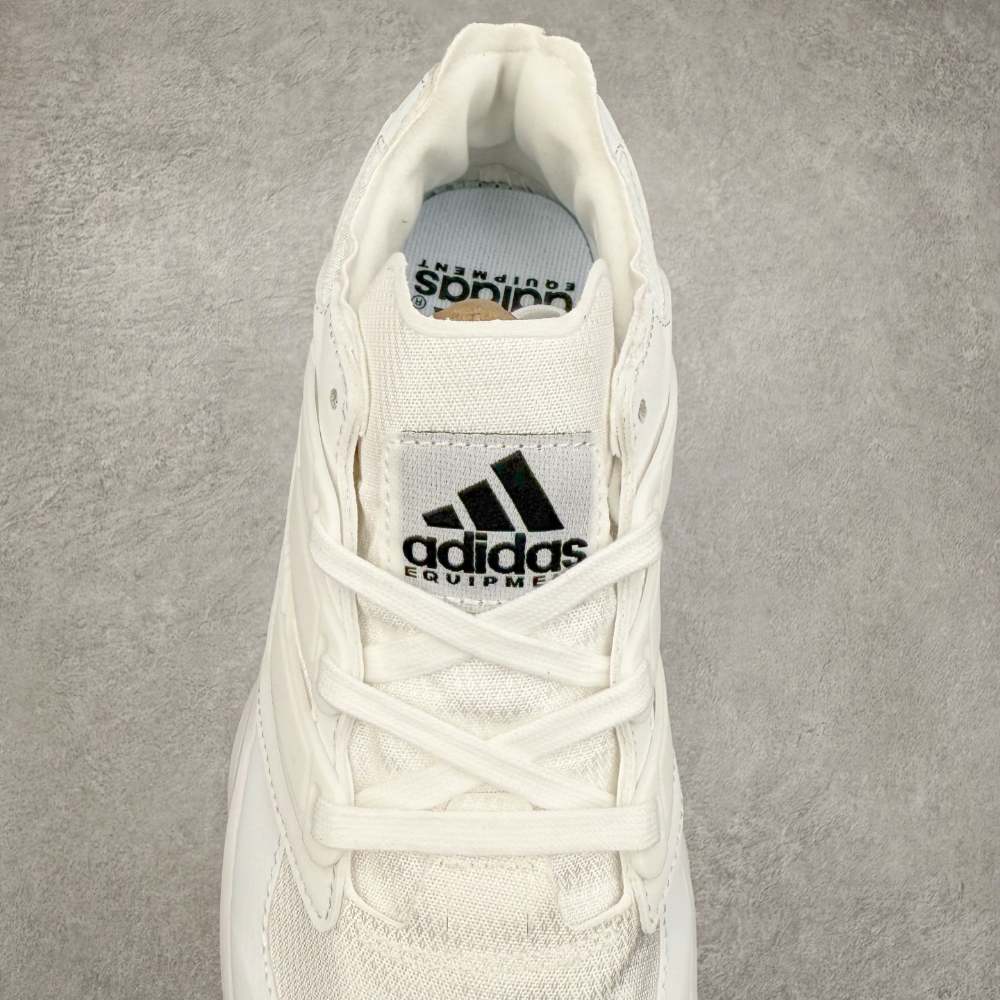 图片[5]-AD EQUIPMENT AGRAVIC 舒适百搭防滑耐磨低帮跑步鞋 厚底增高老爹鞋 复古运动风盛行，这双AD的 Equipment Agravic 可以成为新的选择。OG 味道恰到好处，但又自带一些现代气息。这是一双很有意思的款式，用到了越野跑顶级款式的大底，用到了Equipment标志配色的复古鞋面。这种组合还挺别出心裁的。充满工业美感的阿迪EQT，lightstrike Pro注塑发泡和马牌越野底的组合.尺码：36 36⅔ 37⅓ 38 38⅔ 39⅓ 40 40⅔ 41⅓ 42 42⅔ 43⅓ 44 45-选品中心